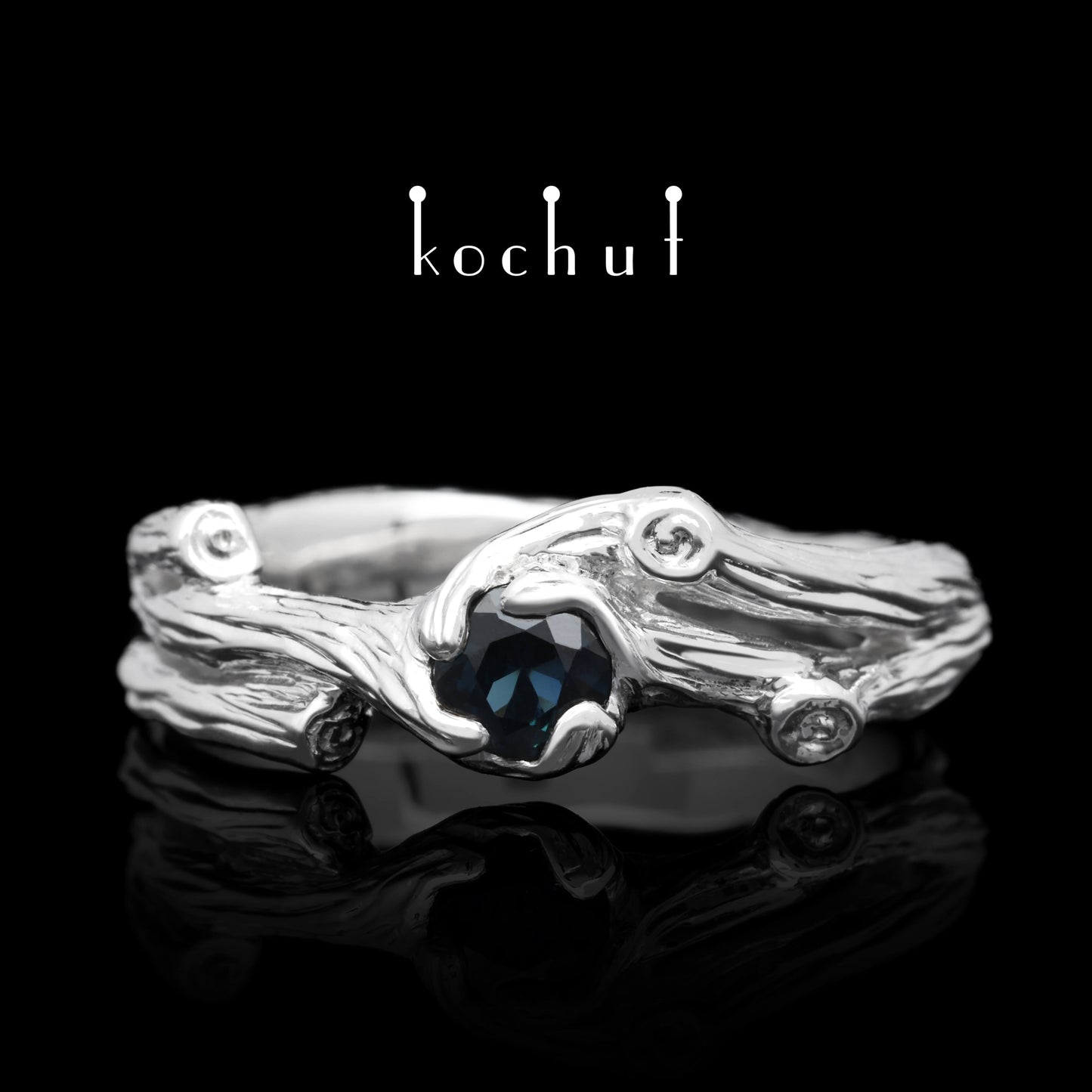 Zweig — Weißgoldring mit einem Saphir, bedeckt mit weißem Rhodium