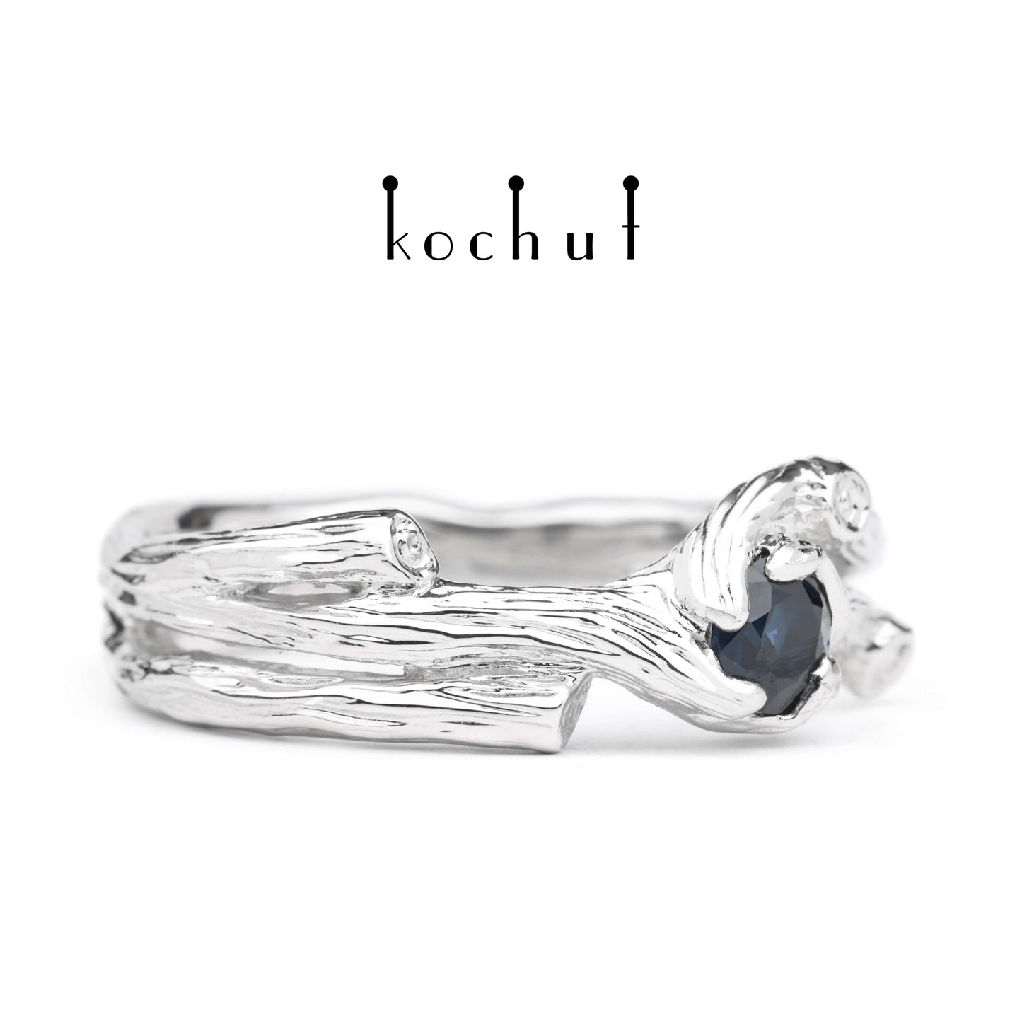 Zweig — Weißgoldring mit einem Saphir, bedeckt mit weißem Rhodium