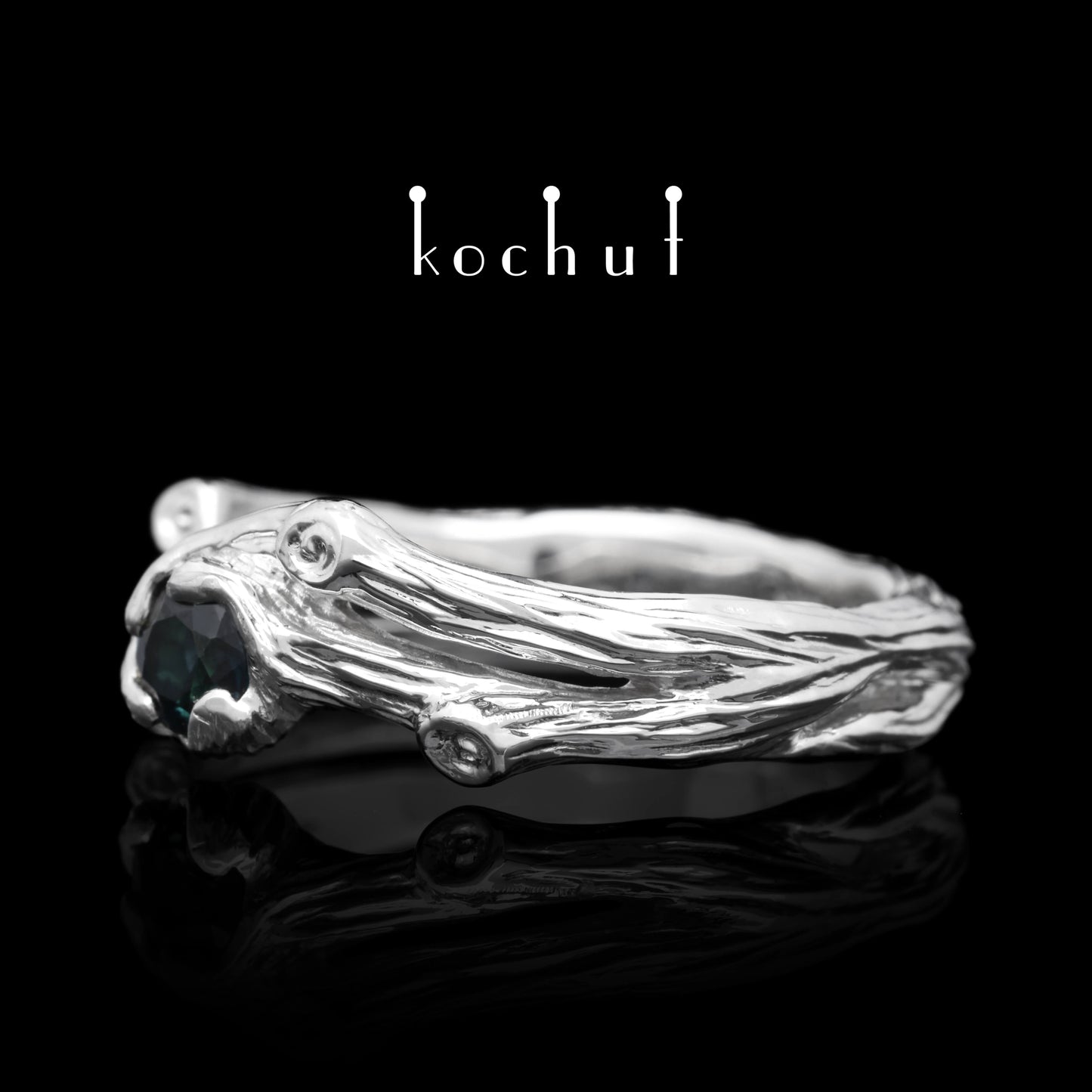 Zweig — Weißgoldring mit einem Saphir, bedeckt mit weißem Rhodium