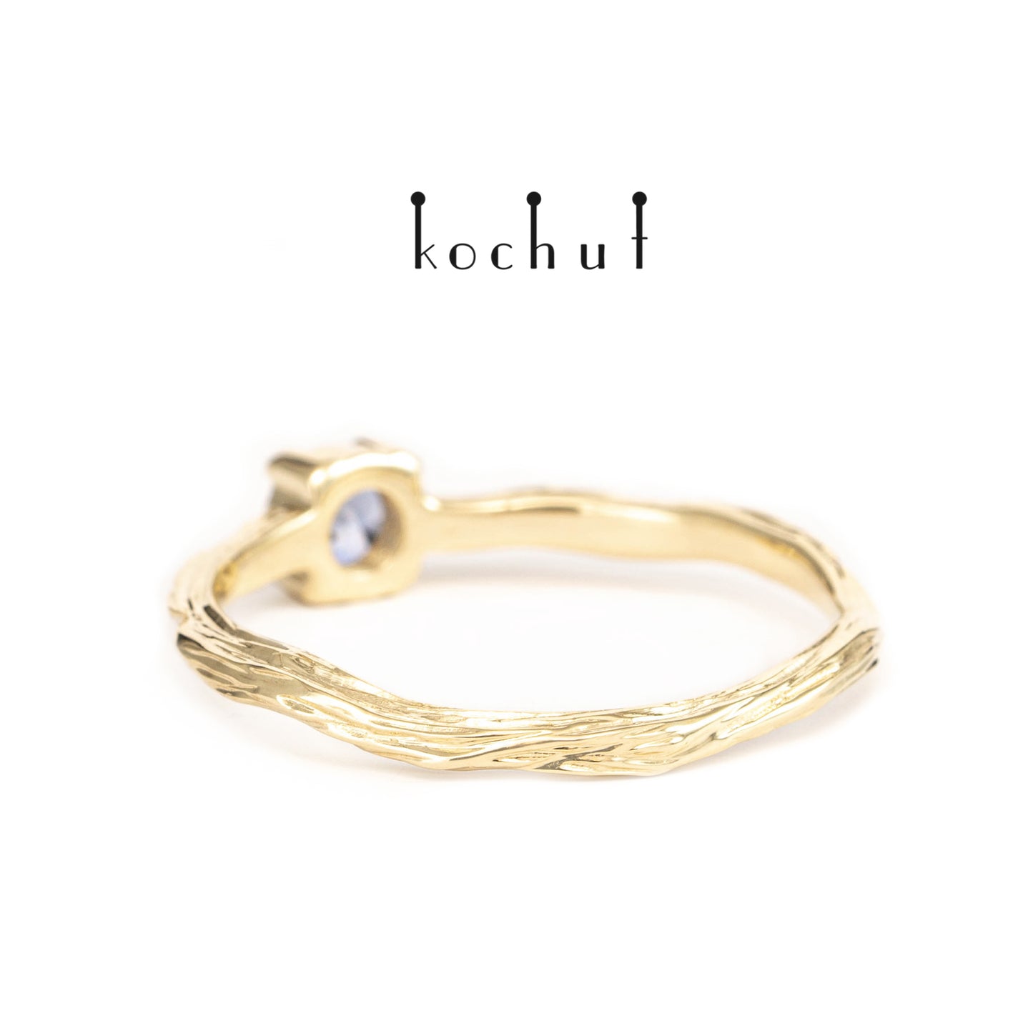 Winterzweig — Ring aus Gelbgold mit Kornblumen-Saphir