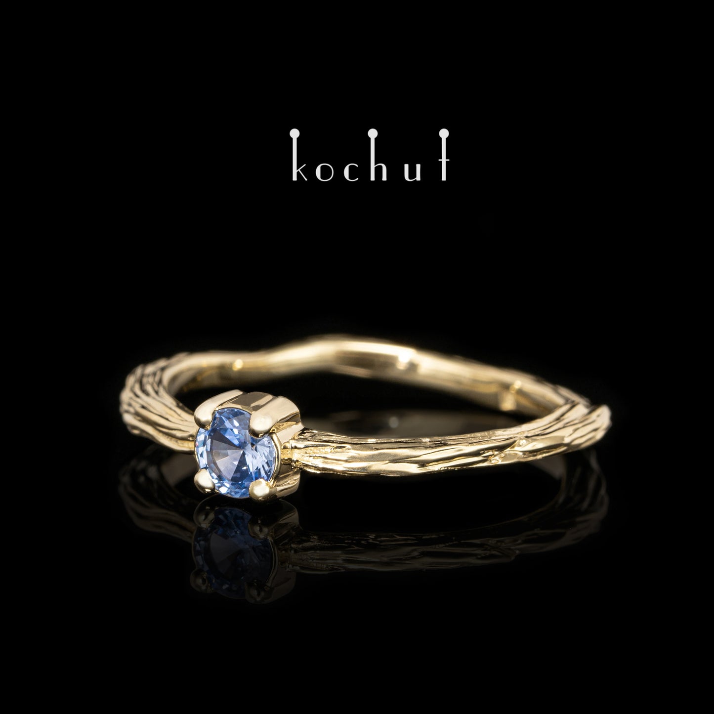 Winterzweig — Ring aus Gelbgold mit Kornblumen-Saphir