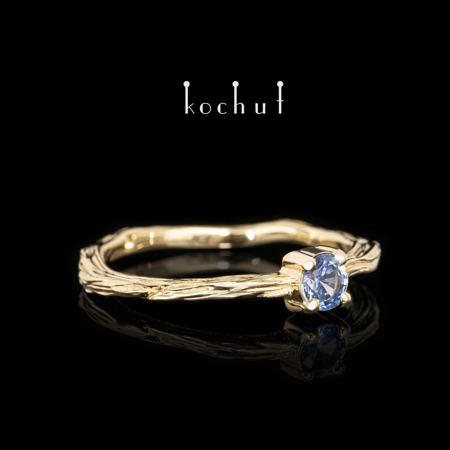 Winterzweig — Ring aus Gelbgold mit Kornblumen-Saphir