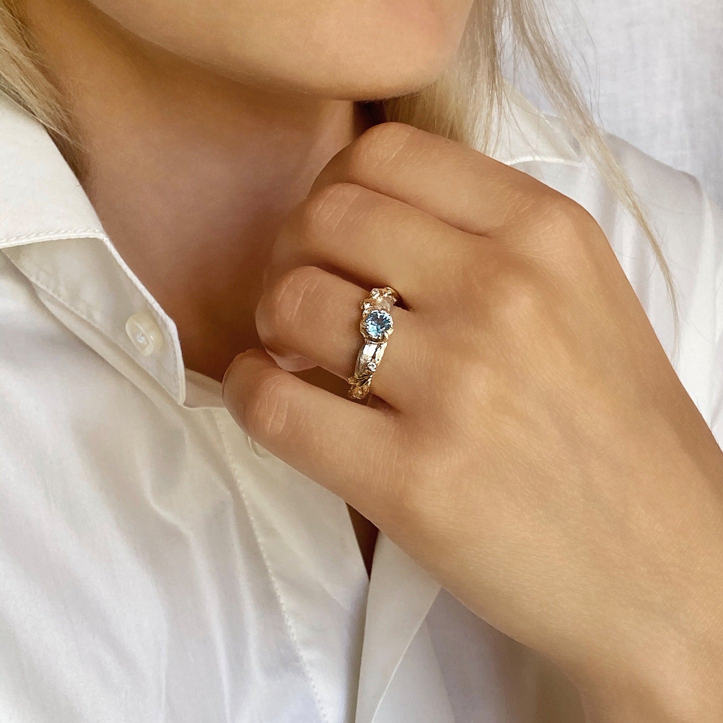 Atlantis — Verlobungsring aus Silber und Gelbgold mit Topas und Diamanten