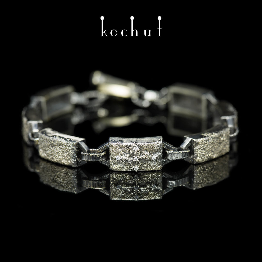Leib und Seele: Sakrament — Armband aus Weißgold, Gelbgold und Diamanten, bedeckt mit schwarzem Rhodium