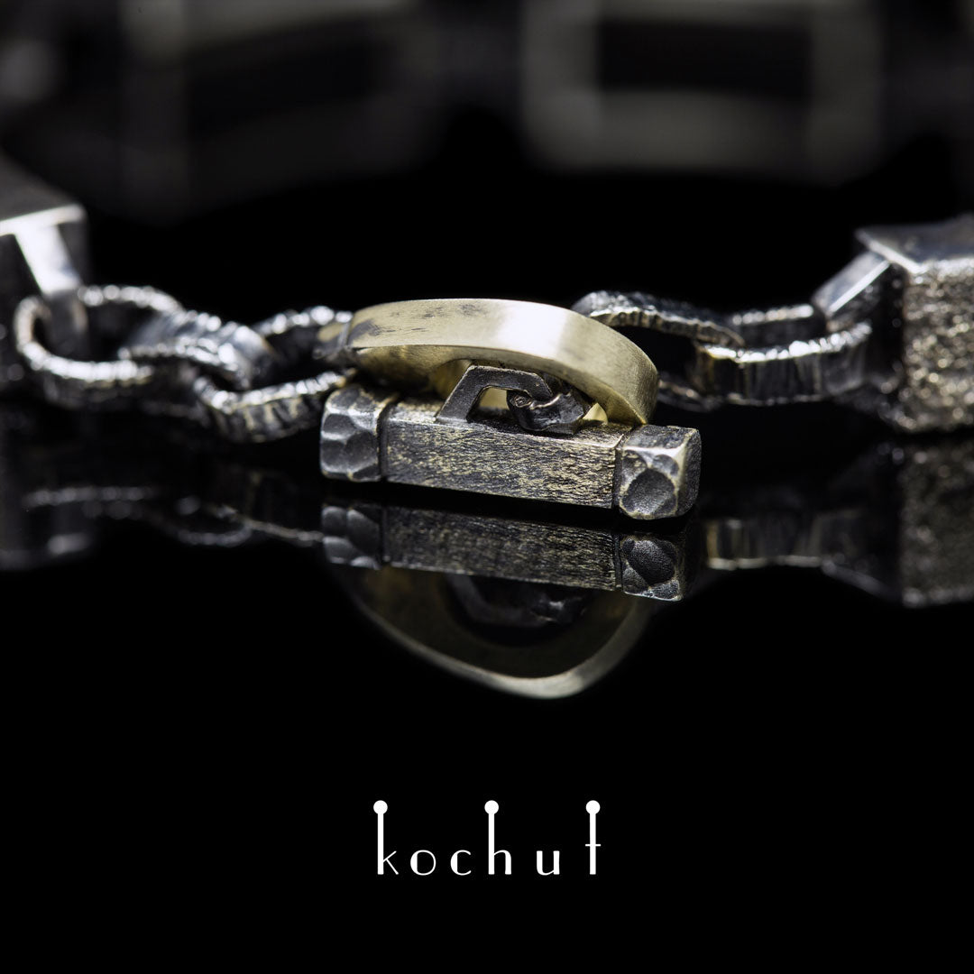 Leib und Seele: Sakrament — Armband aus Weißgold, Gelbgold und Diamanten, bedeckt mit schwarzem Rhodium