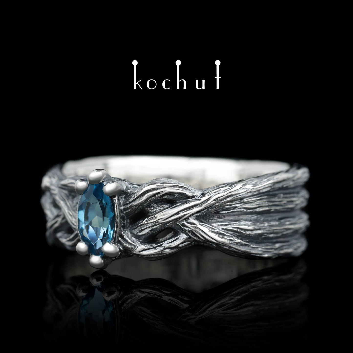 All-Seeing Eye — Ring aus oxidiertem Silber mit Topas
