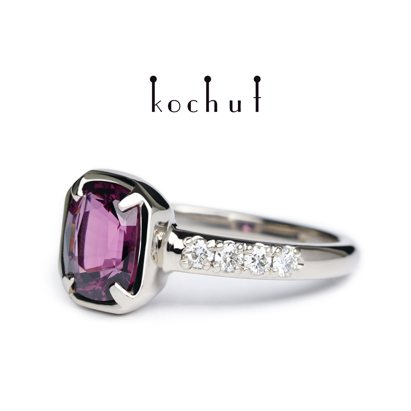 Neues Muse — Palladium-Goldring mit Diamanten und pinkem Spinell in Kissenform