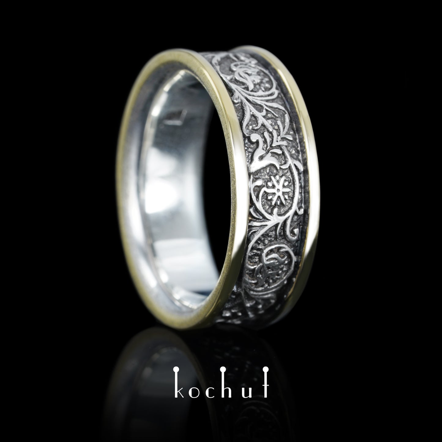 Harmonie der Natur mit zwei Ringen — Ehering aus Silber und Gelbgold, überzogen mit schwarzem Rhodium
