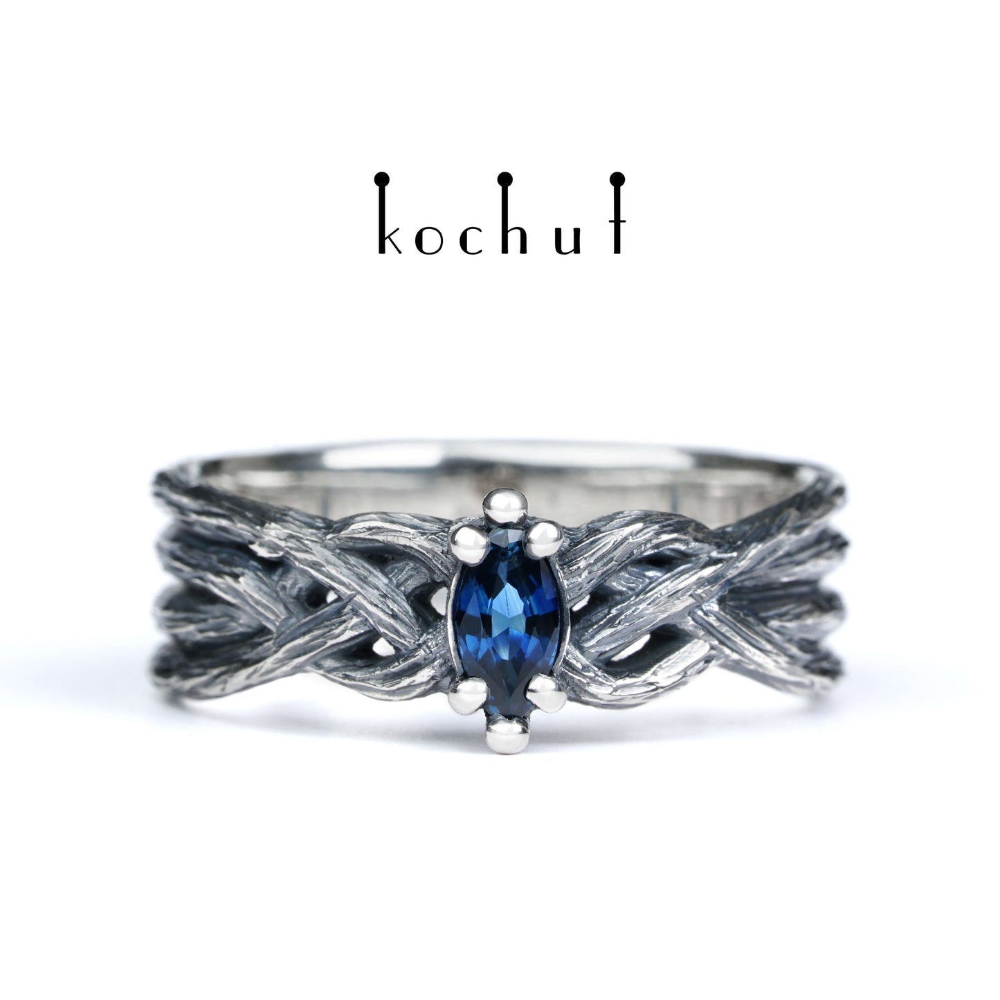 All-Seeing Eye — Ring aus oxidiertem Silber mit Saphir