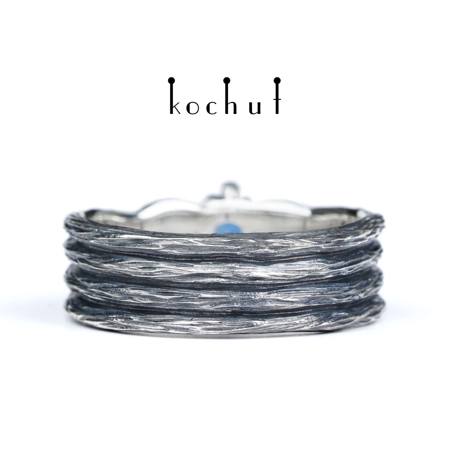 All-Seeing Eye — Ring aus oxidiertem Silber mit Saphir