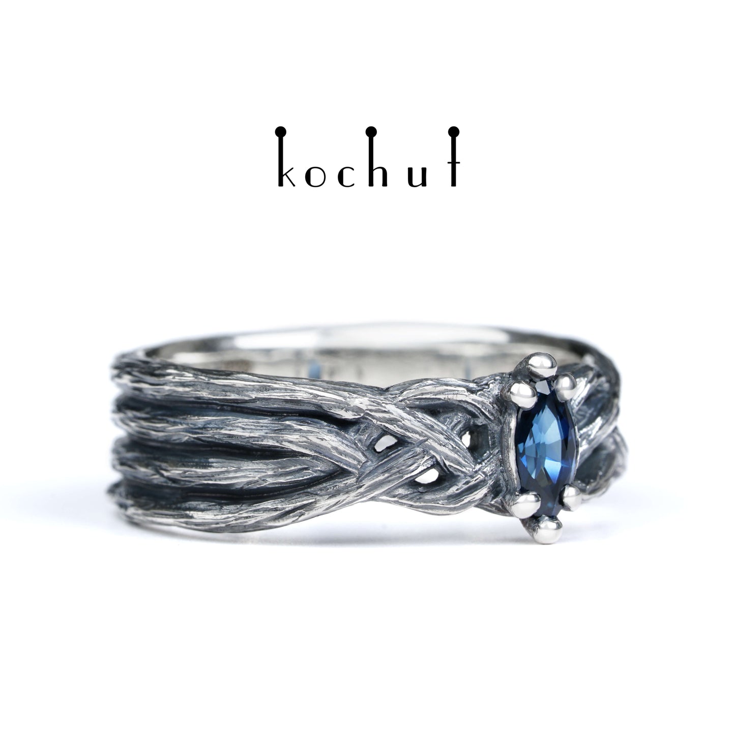 All-Seeing Eye — Ring aus oxidiertem Silber mit Saphir
