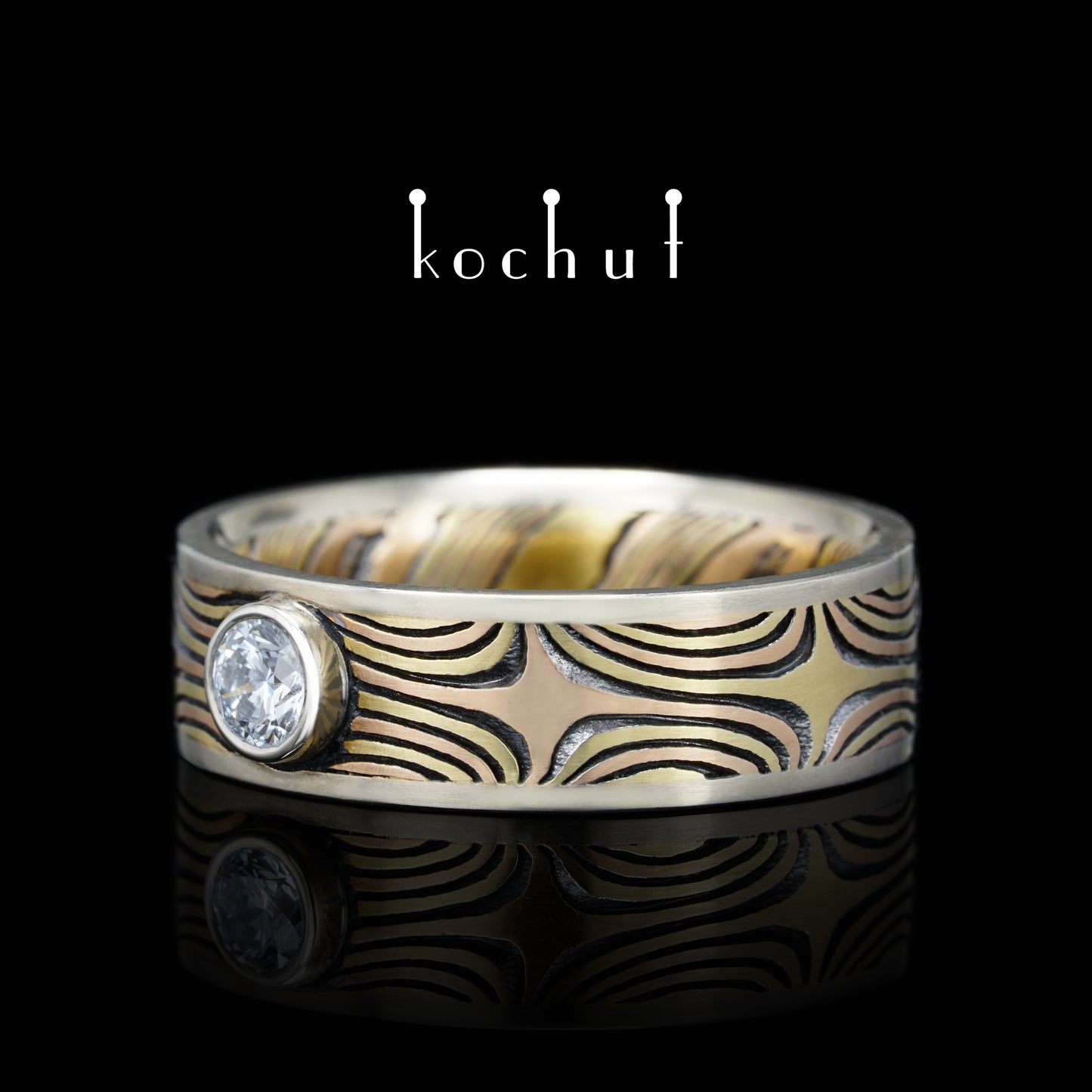 Das Leuchten der östlichen Sterne — Mokume-Ring aus Gelb-, Rotgold sowie graviertem und oxidiertem Silber mit Weißgoldfassungen, besetzt mit einem Diamanten