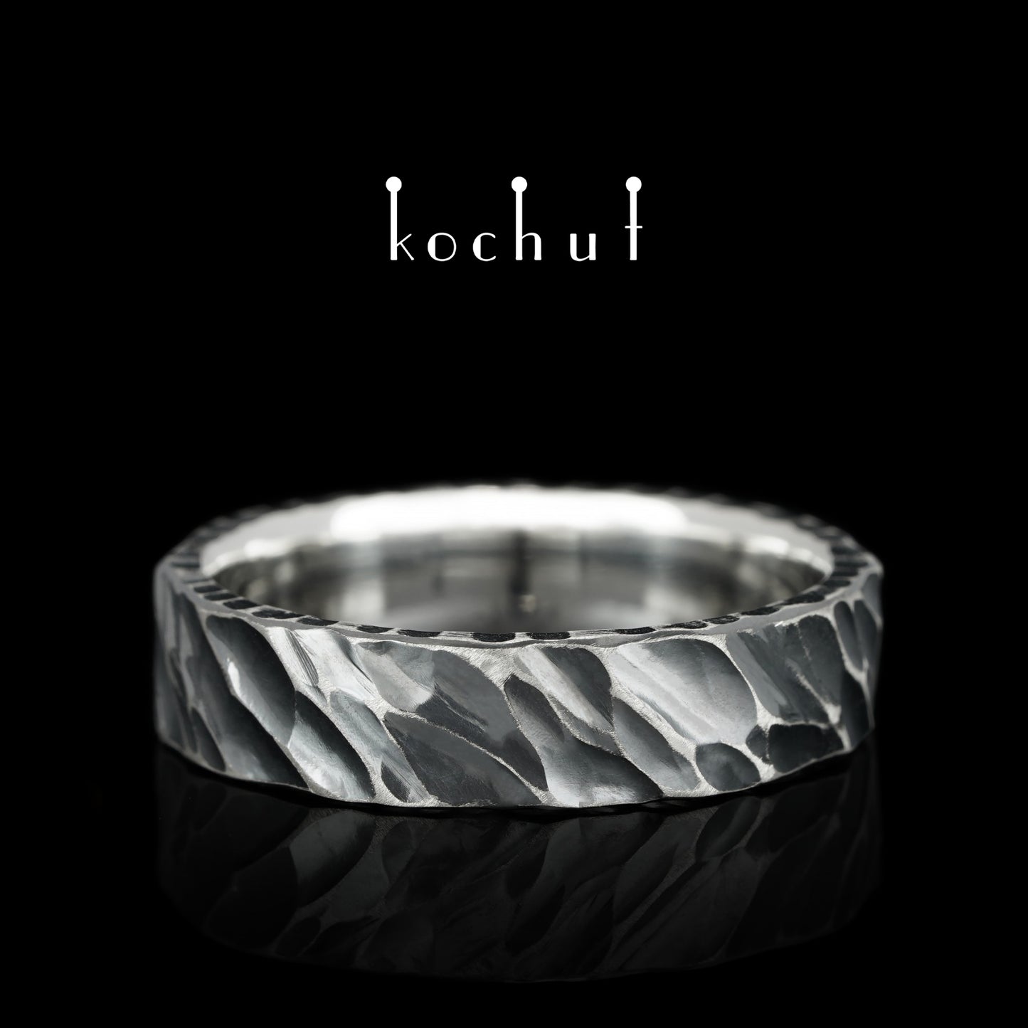 Brutal Left — geschmiedeter Ring aus oxidiertem Silber