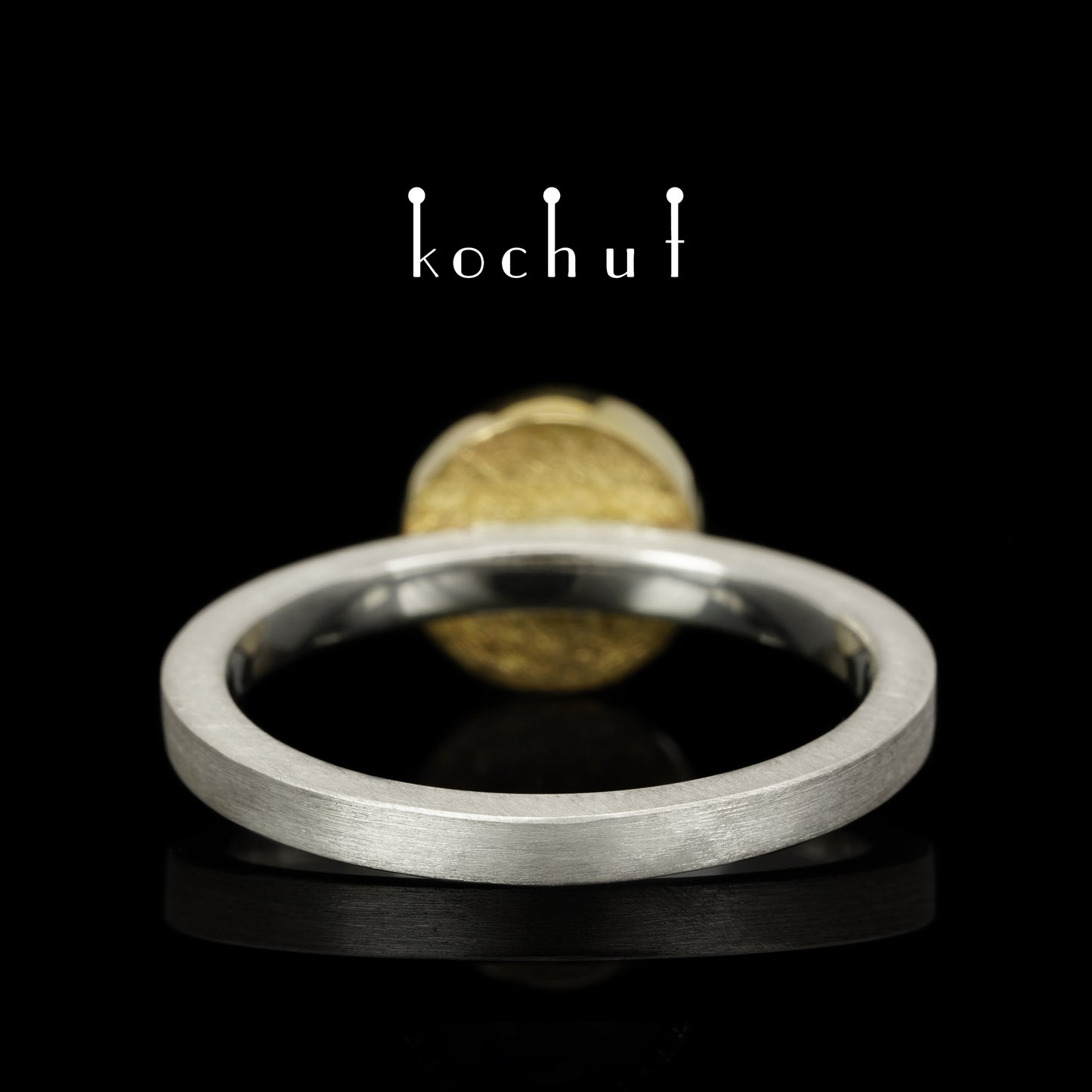 Jupiter — ein Ring aus Silber, Gelbgold und Opal