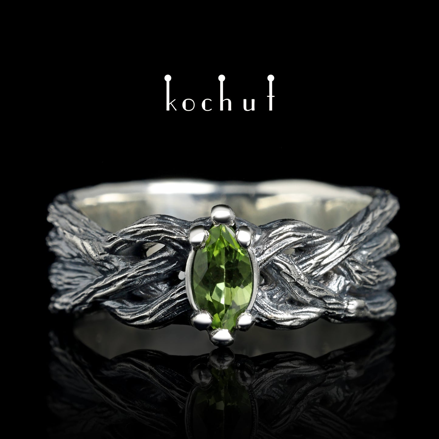 All-Seeing Eye — Ring aus oxidiertem Silber mit Chrysolith