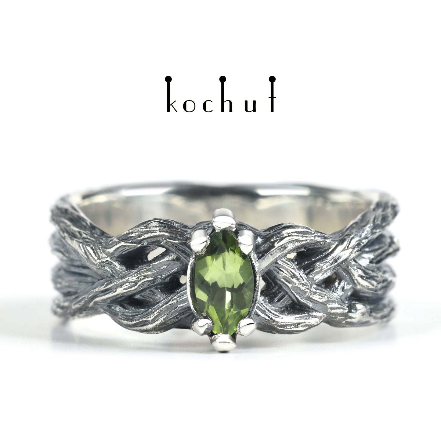 All-Seeing Eye — Ring aus oxidiertem Silber mit Chrysolith