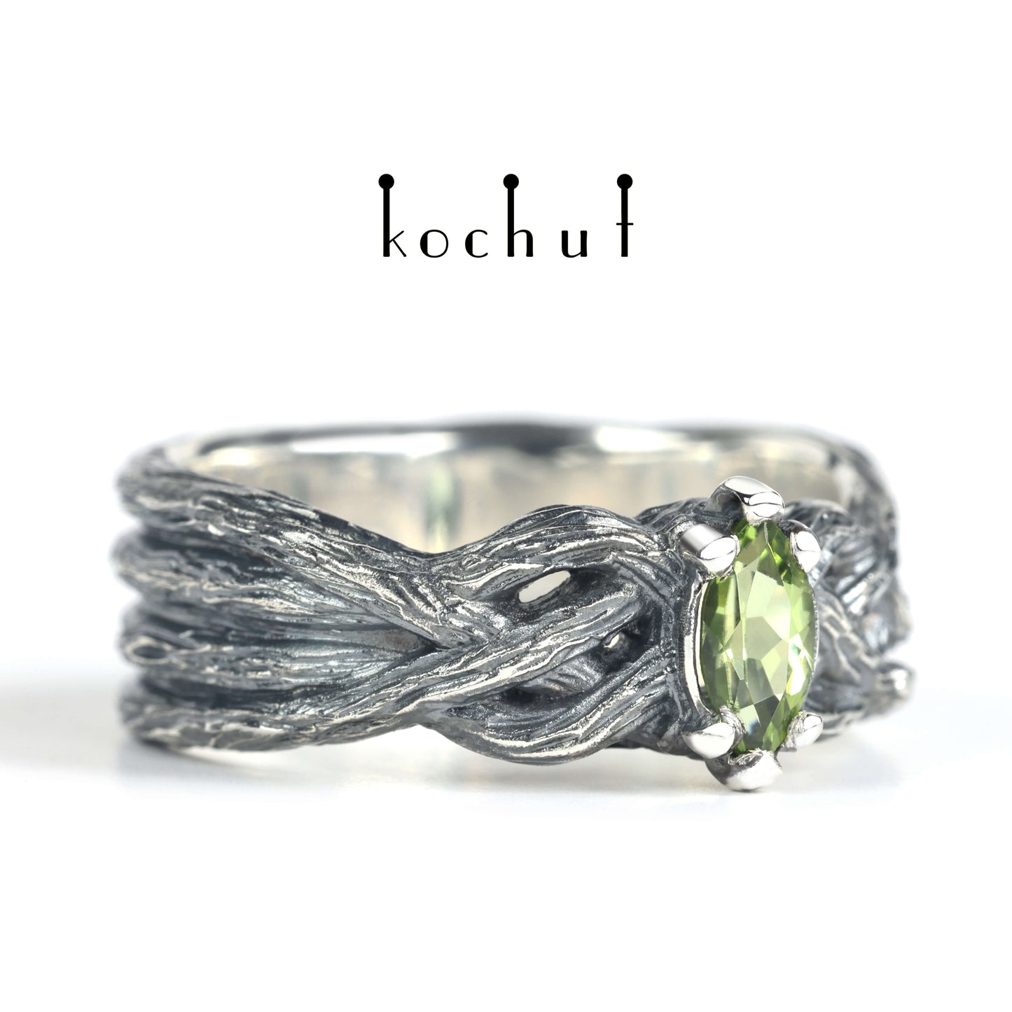 All-Seeing Eye — Ring aus oxidiertem Silber mit Chrysolith