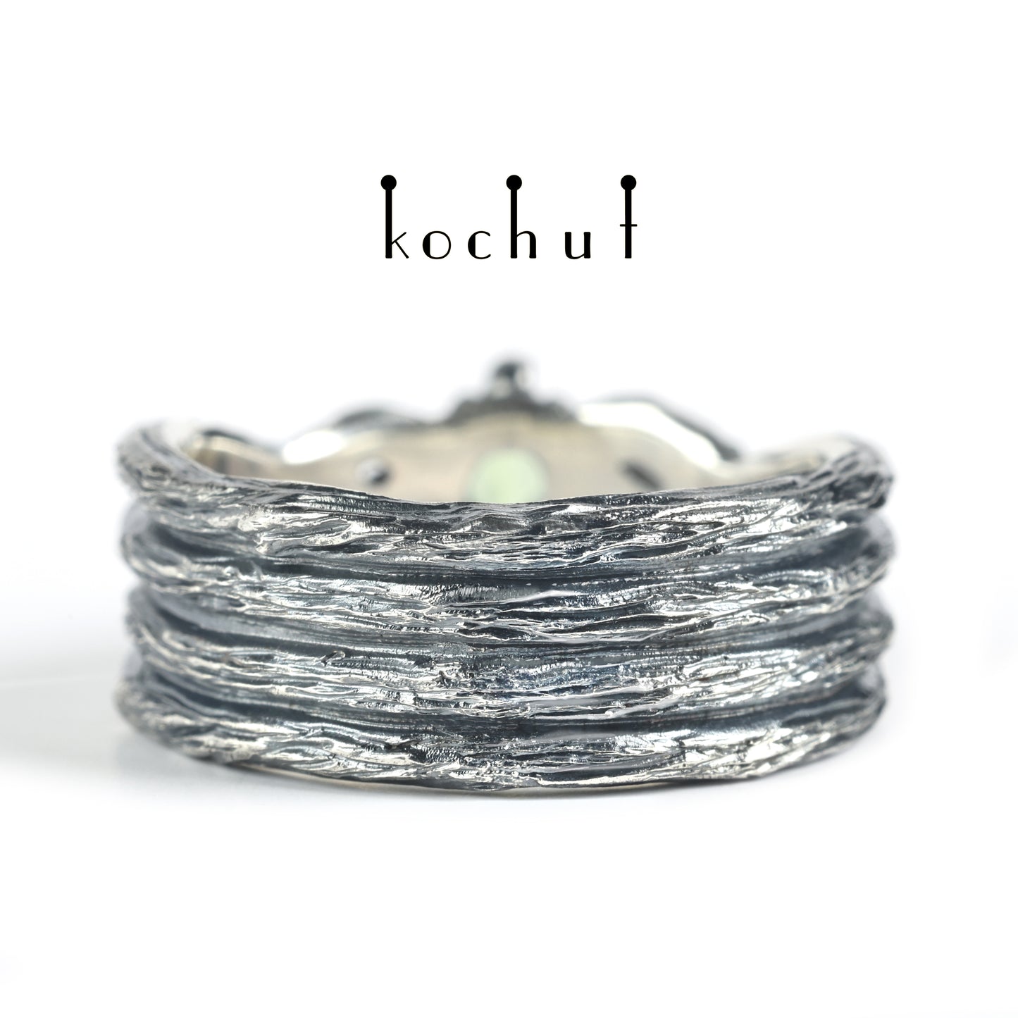 All-Seeing Eye — Ring aus oxidiertem Silber mit Chrysolith