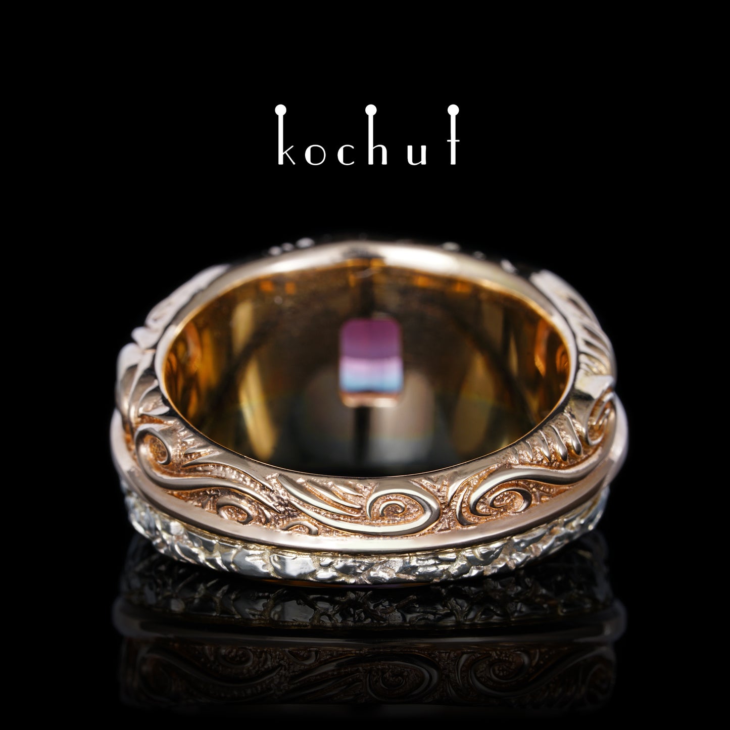 Geheimnisse des Universums — Ring aus Weiß- und Rotgold mit polychromer Turmalin
