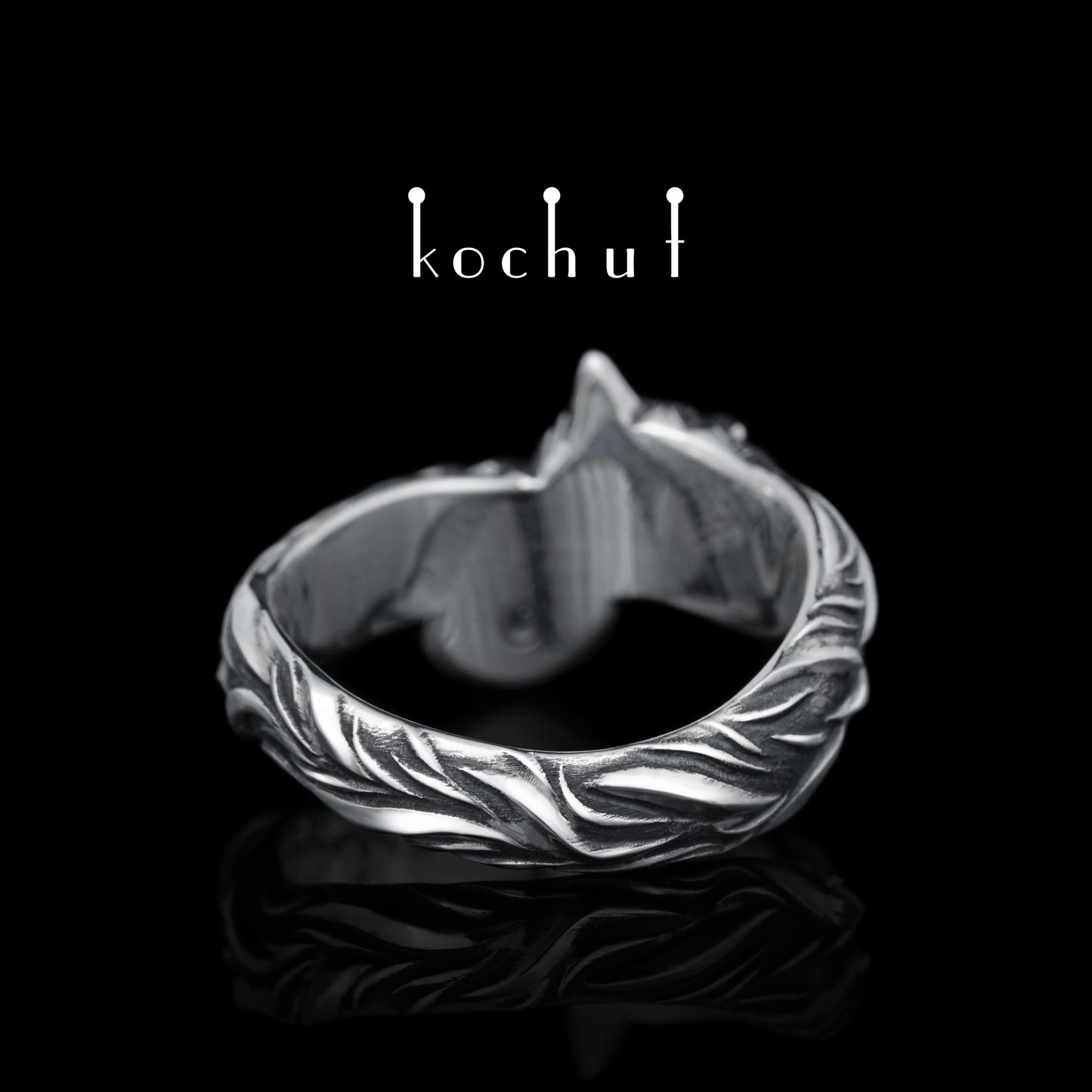 Kleiner Fuchs — Ring aus oxidiertem Silber mit Topas