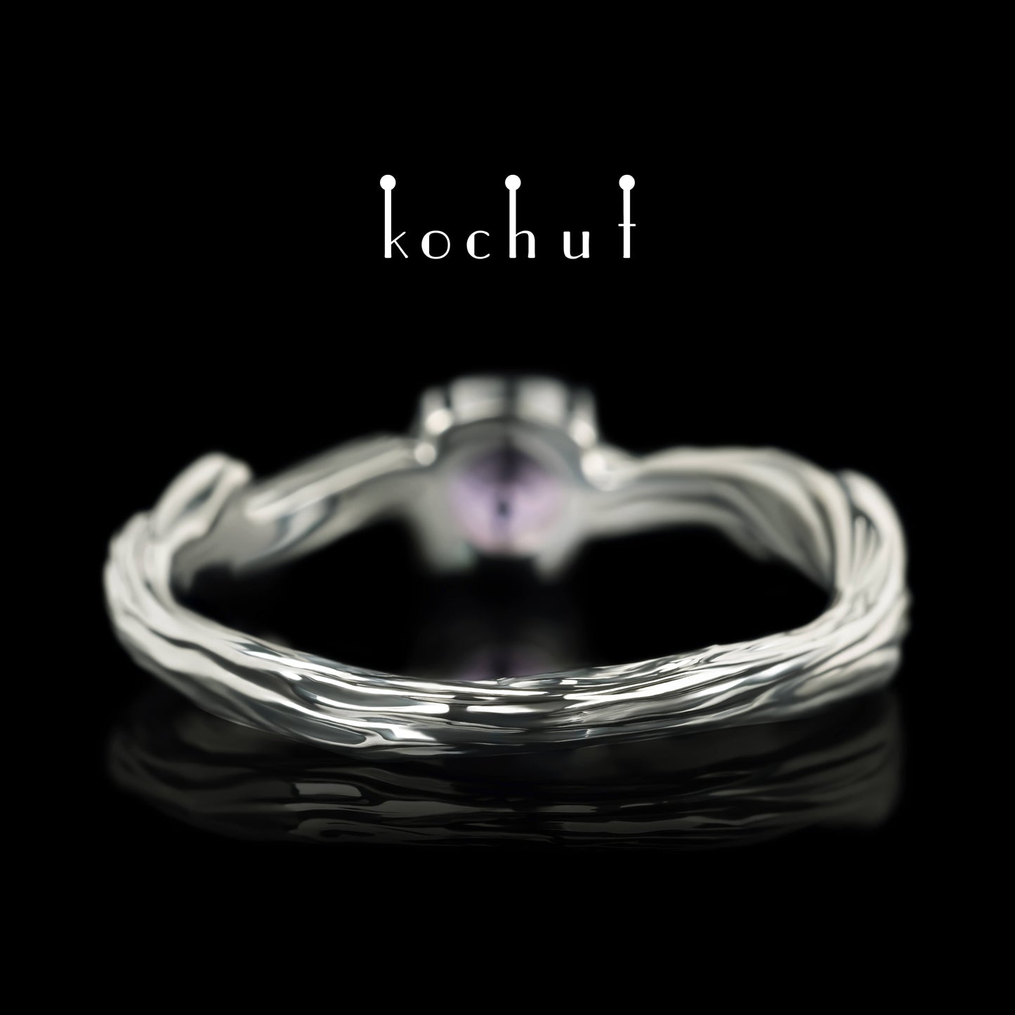 März Zweig — ein Ring aus Weißgold, plattiert mit schwarzem Rhodium und Amethyst