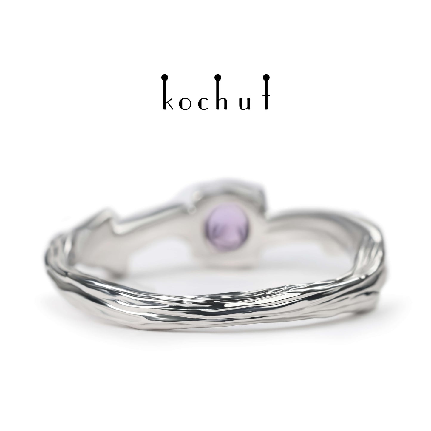 März Zweig — ein Ring aus Weißgold, plattiert mit schwarzem Rhodium und Amethyst