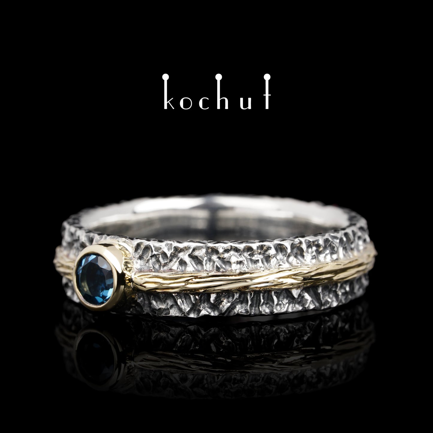 Citadel — Ehering aus oxidiertem Silber und Gelbgold mit London Blue Topas