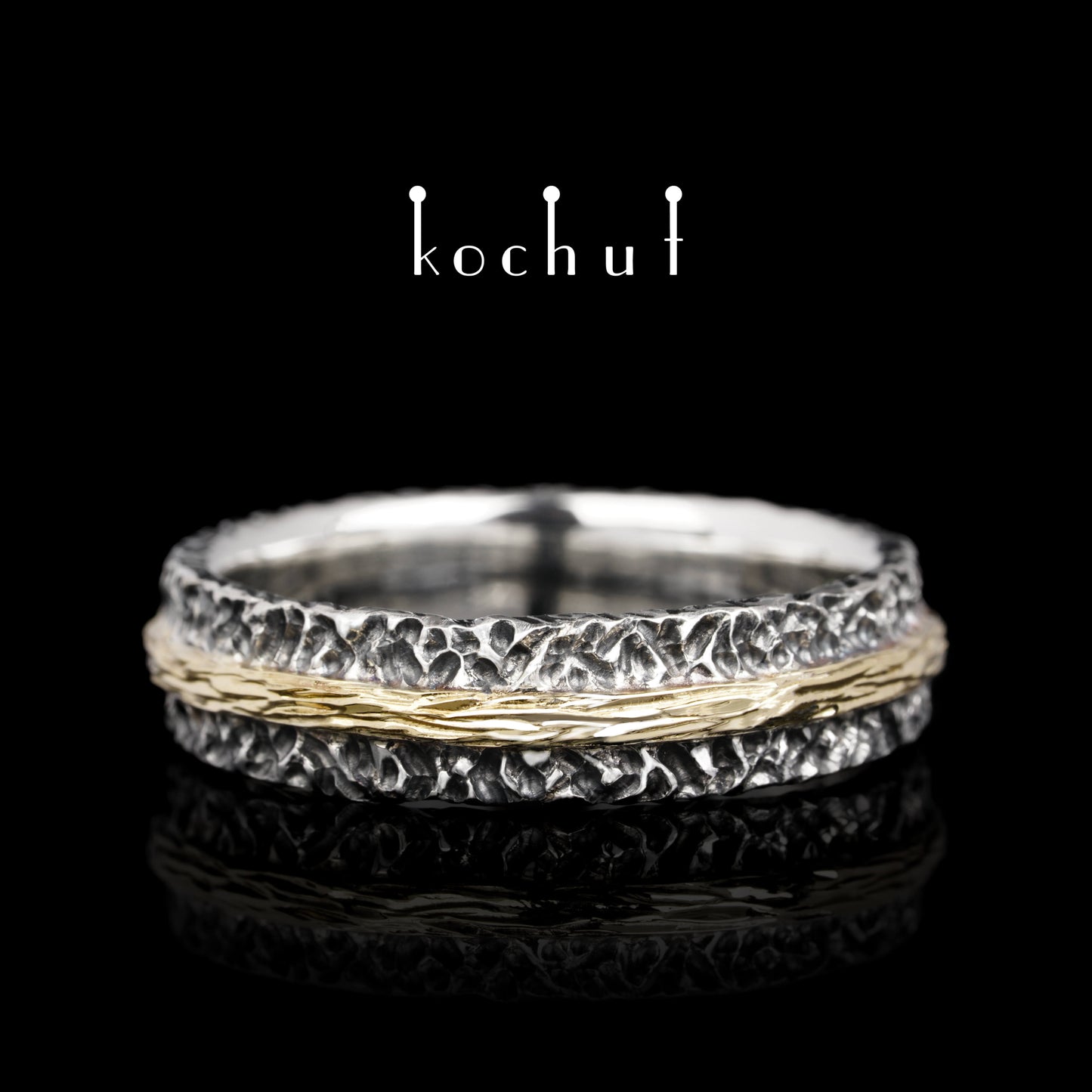 Citadel — Ehering aus oxidiertem Silber und Gelbgold mit London Blue Topas