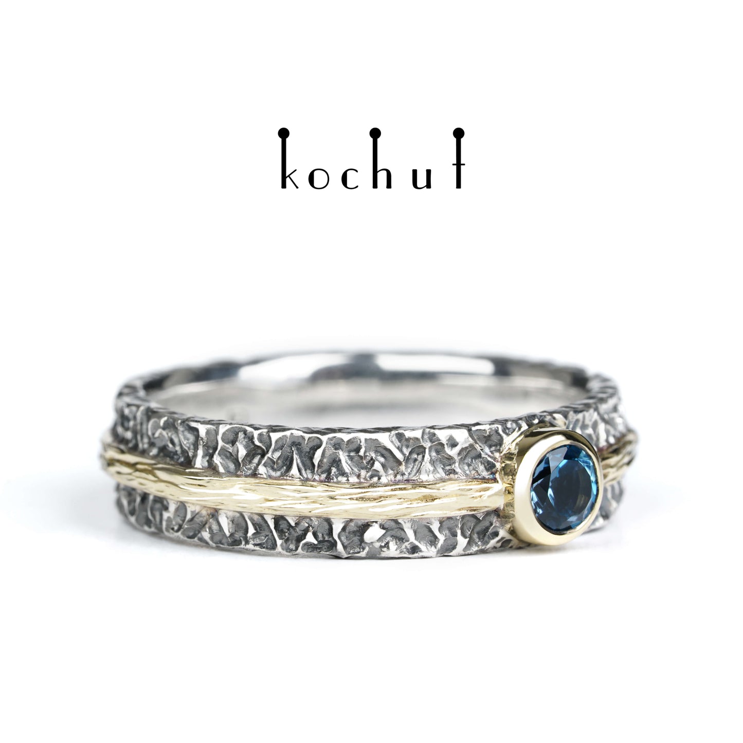 Citadel — Ehering aus oxidiertem Silber und Gelbgold mit London Blue Topas
