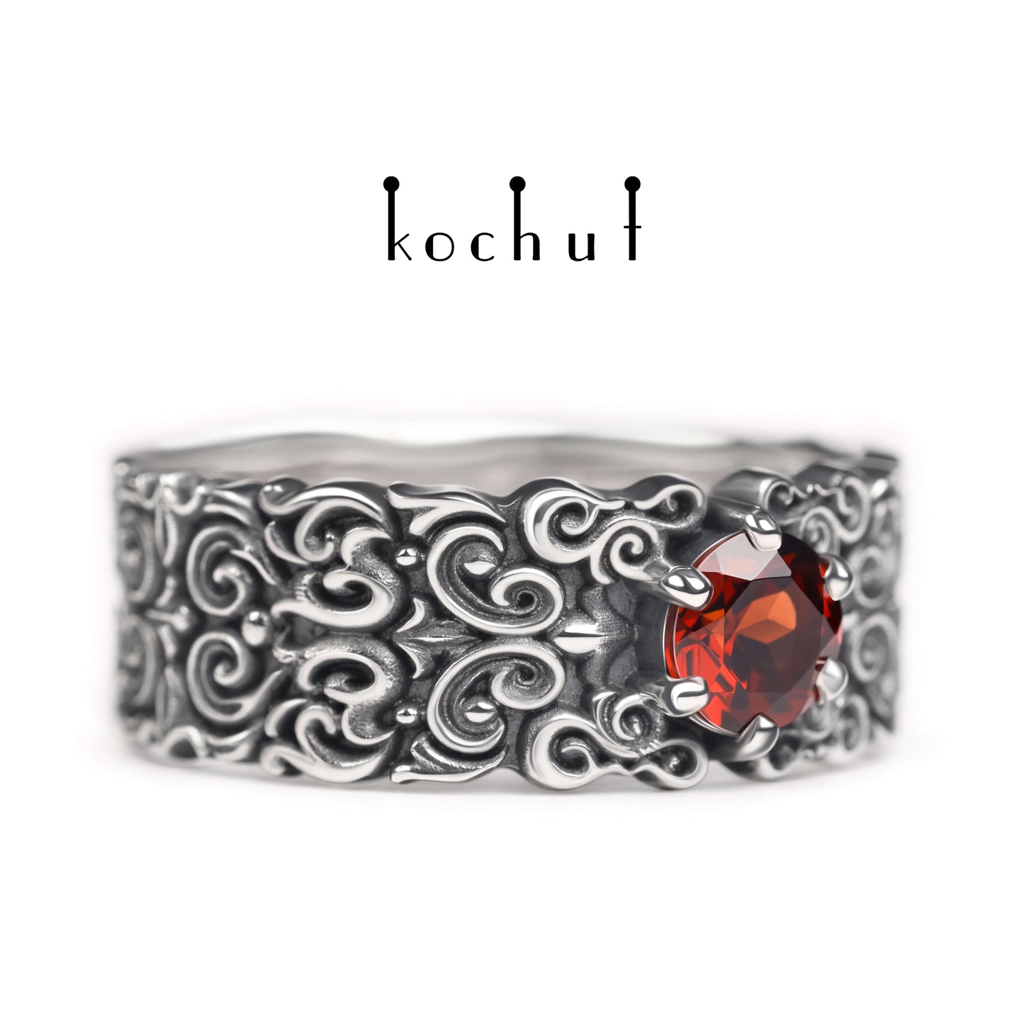 Notre-Dame — Ring aus oxidiertem Silber mit Granat