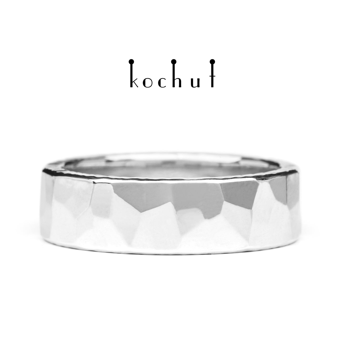 Licht: breit — silberner flacher Ehering mit weißem Rhodium