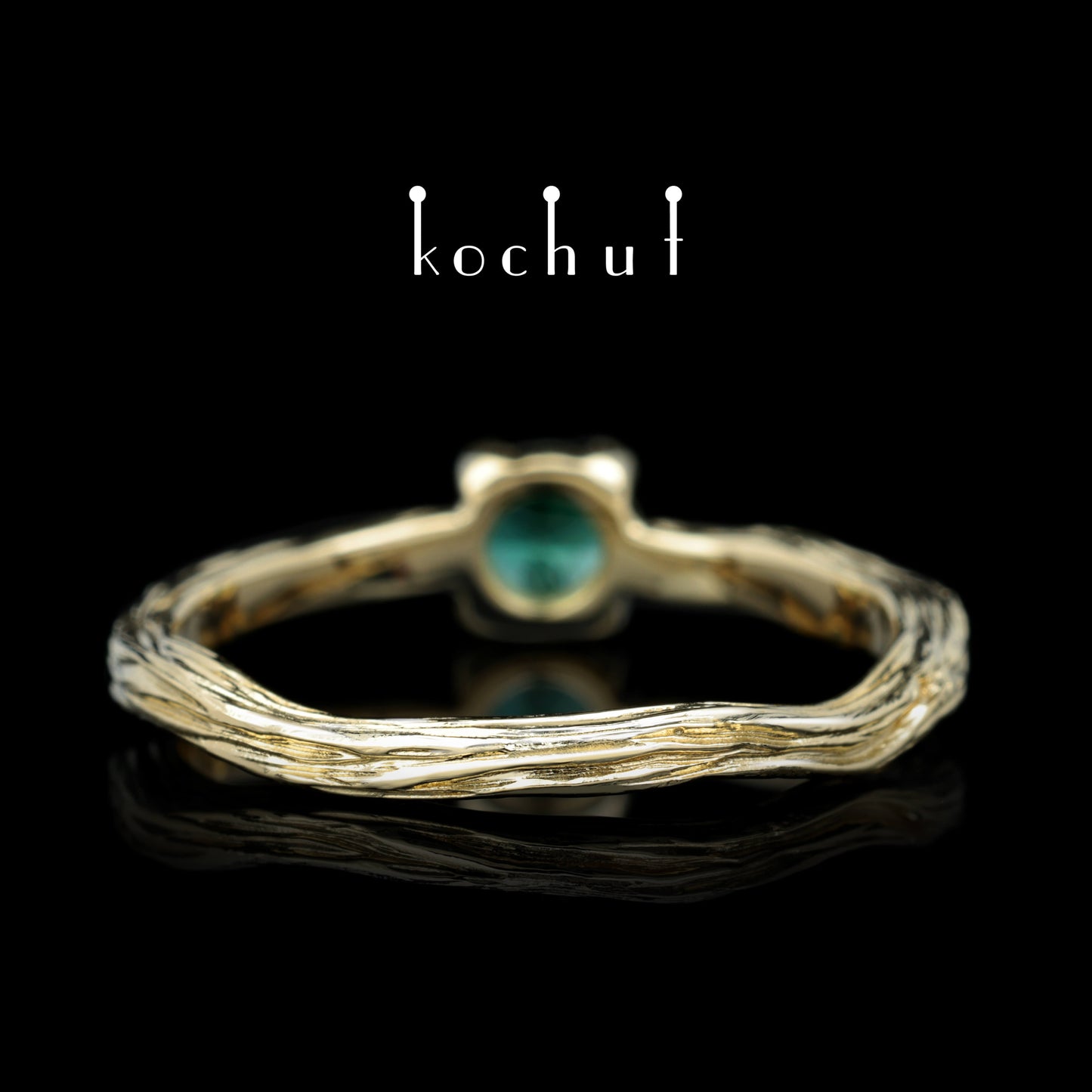 Winterzweig — Ring aus Gelbgold mit Smaragd