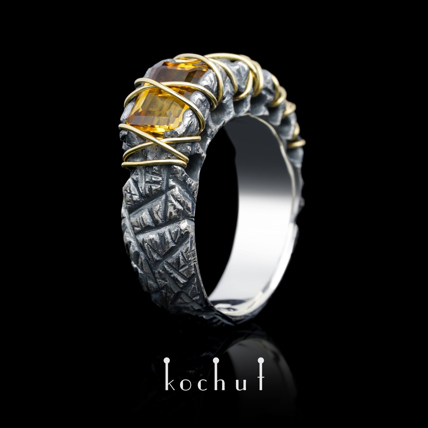 Wiedergeburt — Ring aus oxidiertem Silber und Gelbgold mit Citrin