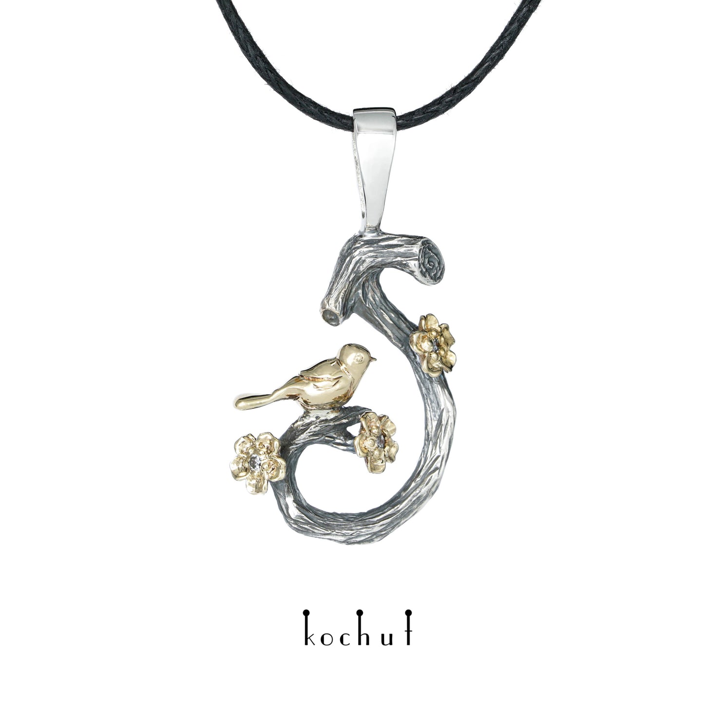 Vogel auf einem Zweig: Frühling — Anhänger aus oxidiertem Silber und Gelbgold mit Diamanten