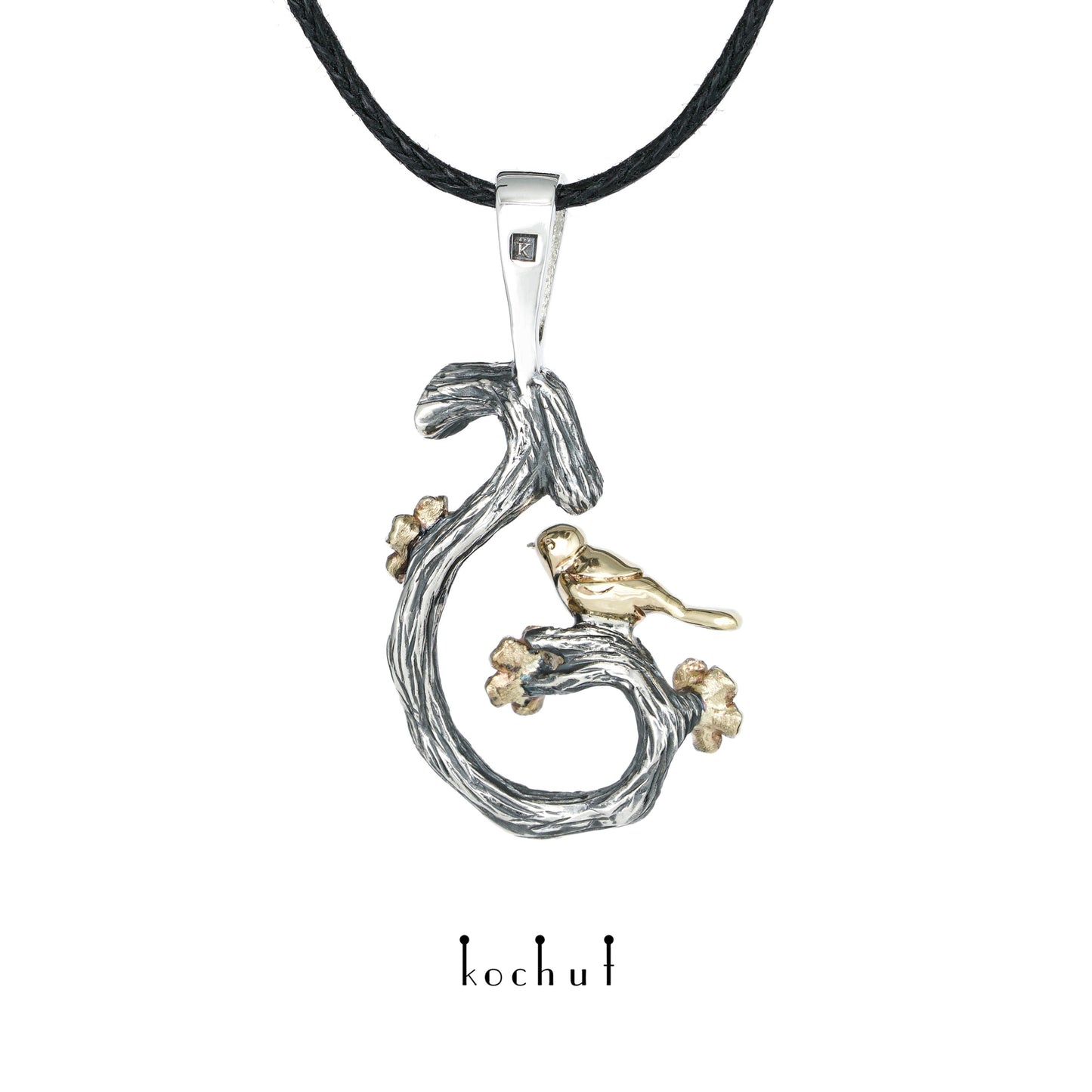 Vogel auf einem Zweig: Frühling — Anhänger aus oxidiertem Silber und Gelbgold mit Diamanten