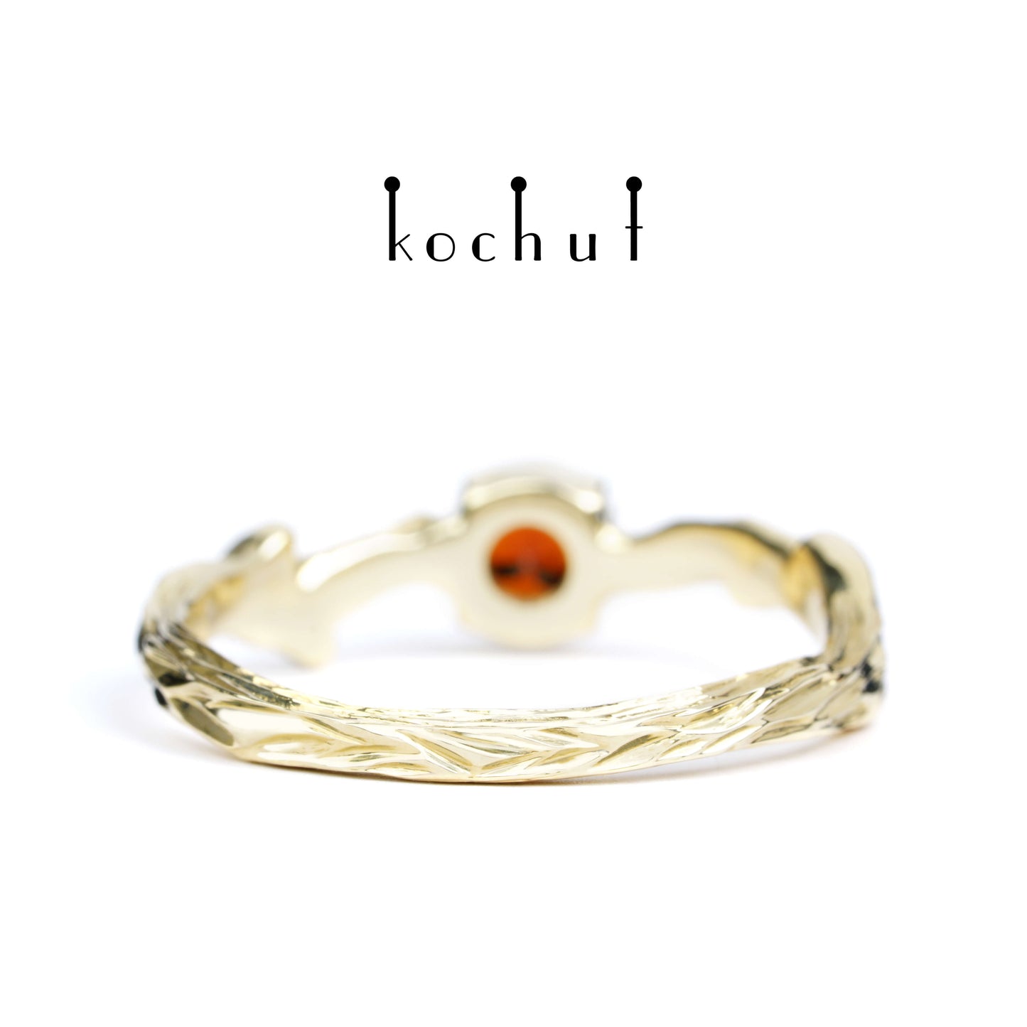 März-Zweig — Ring aus Gelbgold mit Granat