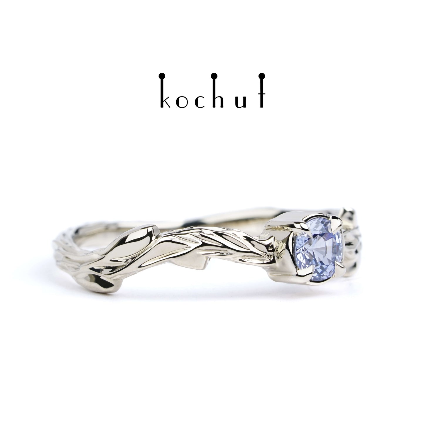 Märzzweig — Ring aus Weißgold mit Kornblumen-Saphir