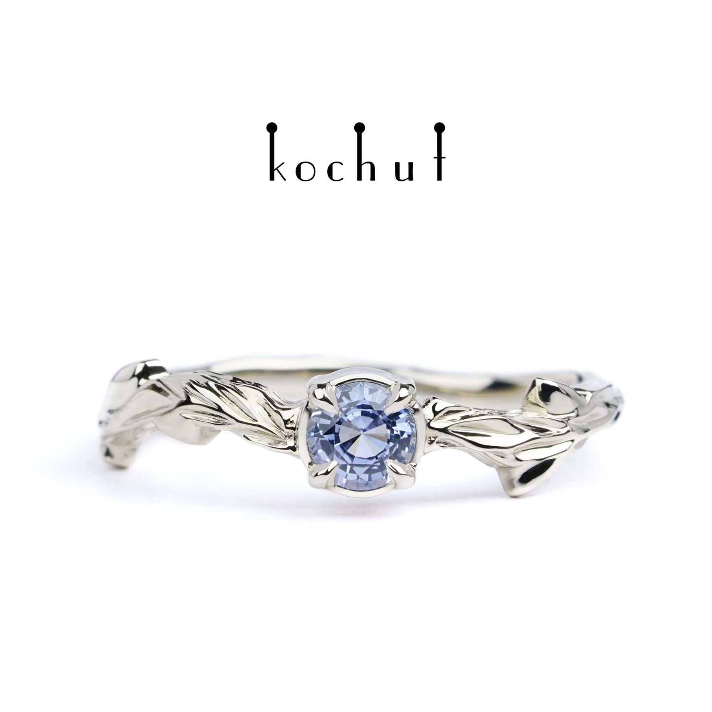 Märzzweig — Ring aus Weißgold mit Kornblumen-Saphir