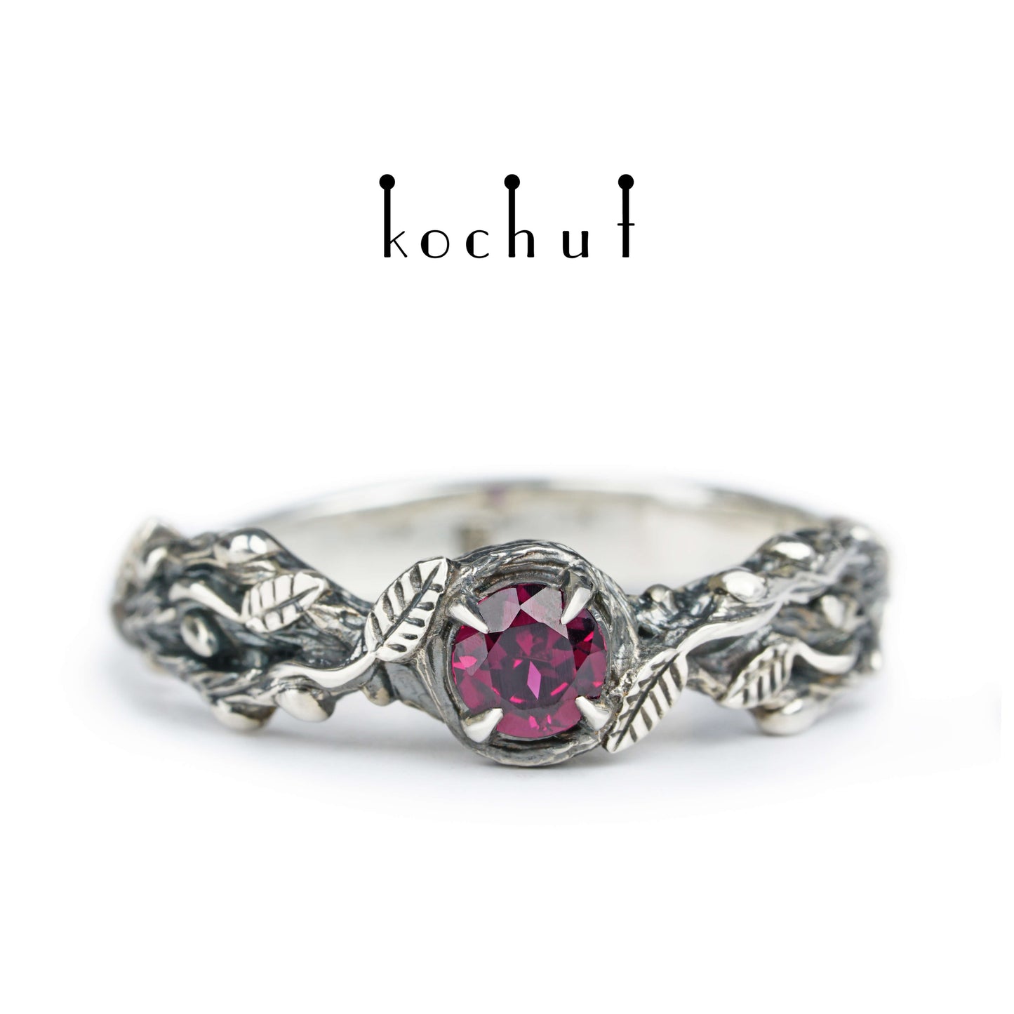 Sprossen — Ring aus oxidiertem Silber mit Rhodolith-Granat