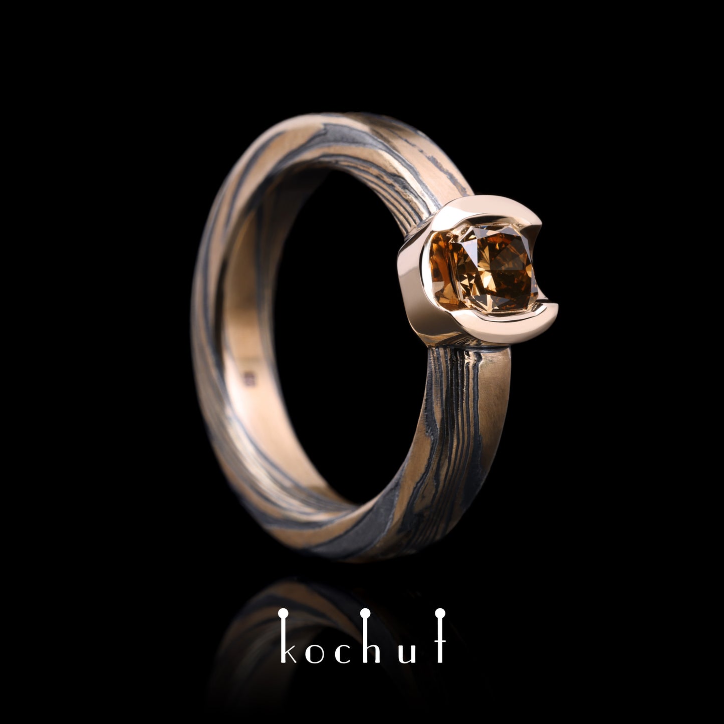 Jugen — Mokume-Ring aus Rotgold und graviertem, oxidiertem Silber mit Diamant, beschichtet mit Oxidation