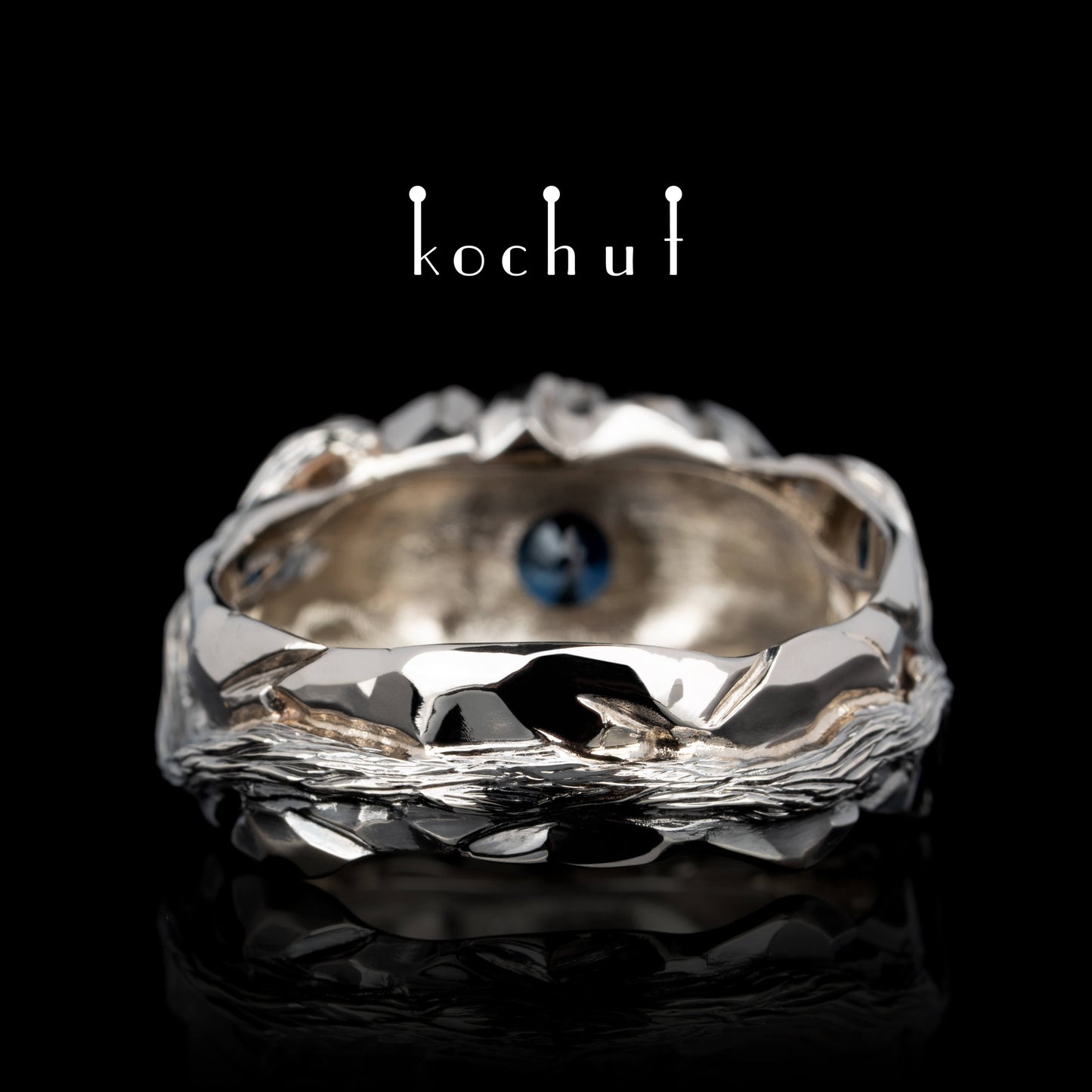 Dominator — Ring aus Palladium und Weißgold mit Diamanten und Saphir, beschichtet mit schwarzem Rhodium