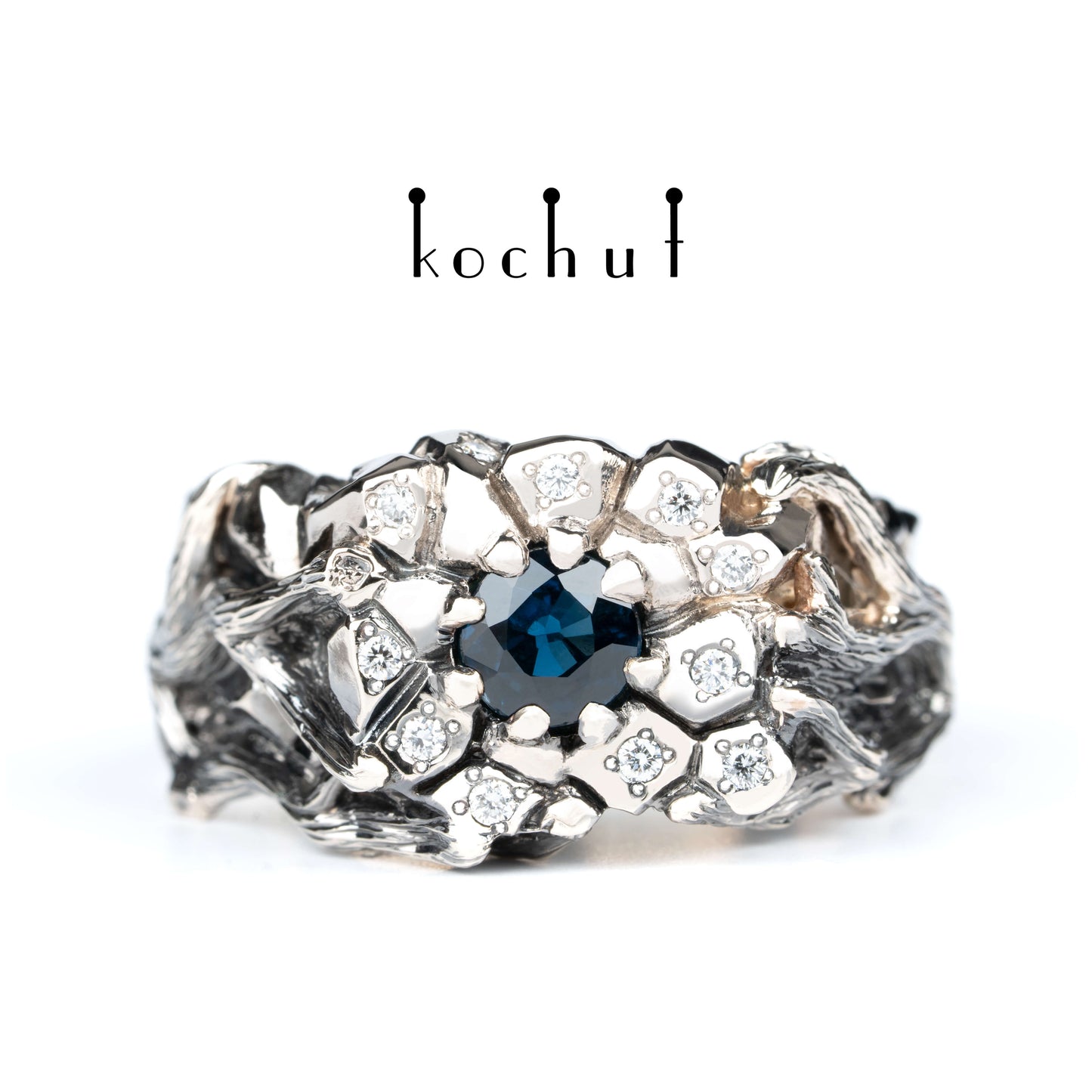 Dominator — Ring aus Palladium und Weißgold mit Diamanten und Saphir, beschichtet mit schwarzem Rhodium