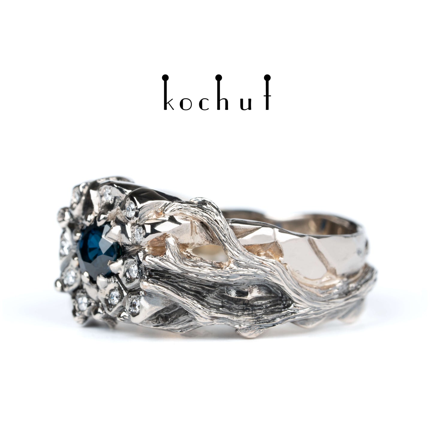 Dominator — Ring aus Palladium und Weißgold mit Diamanten und Saphir, beschichtet mit schwarzem Rhodium
