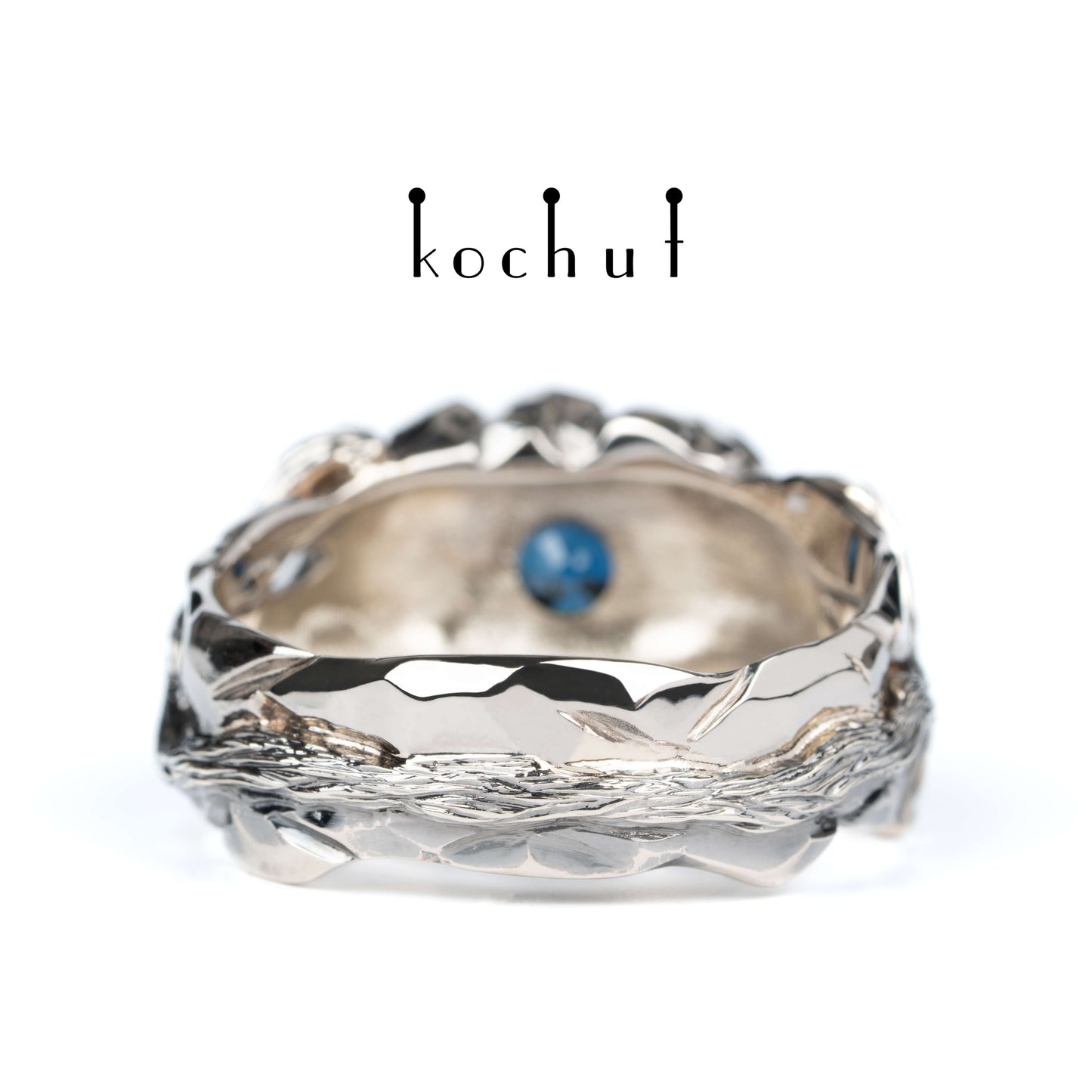 Dominator — Ring aus Palladium und Weißgold mit Diamanten und Saphir, beschichtet mit schwarzem Rhodium