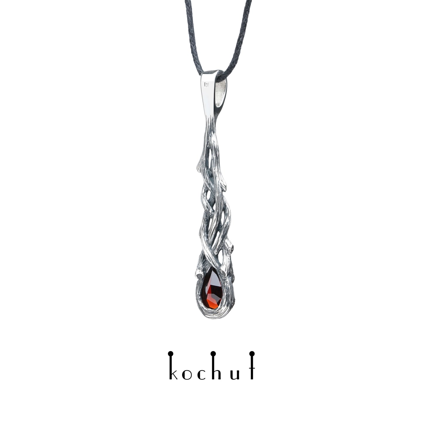Galadriel — Anhänger aus oxidiertem Silber mit Granat