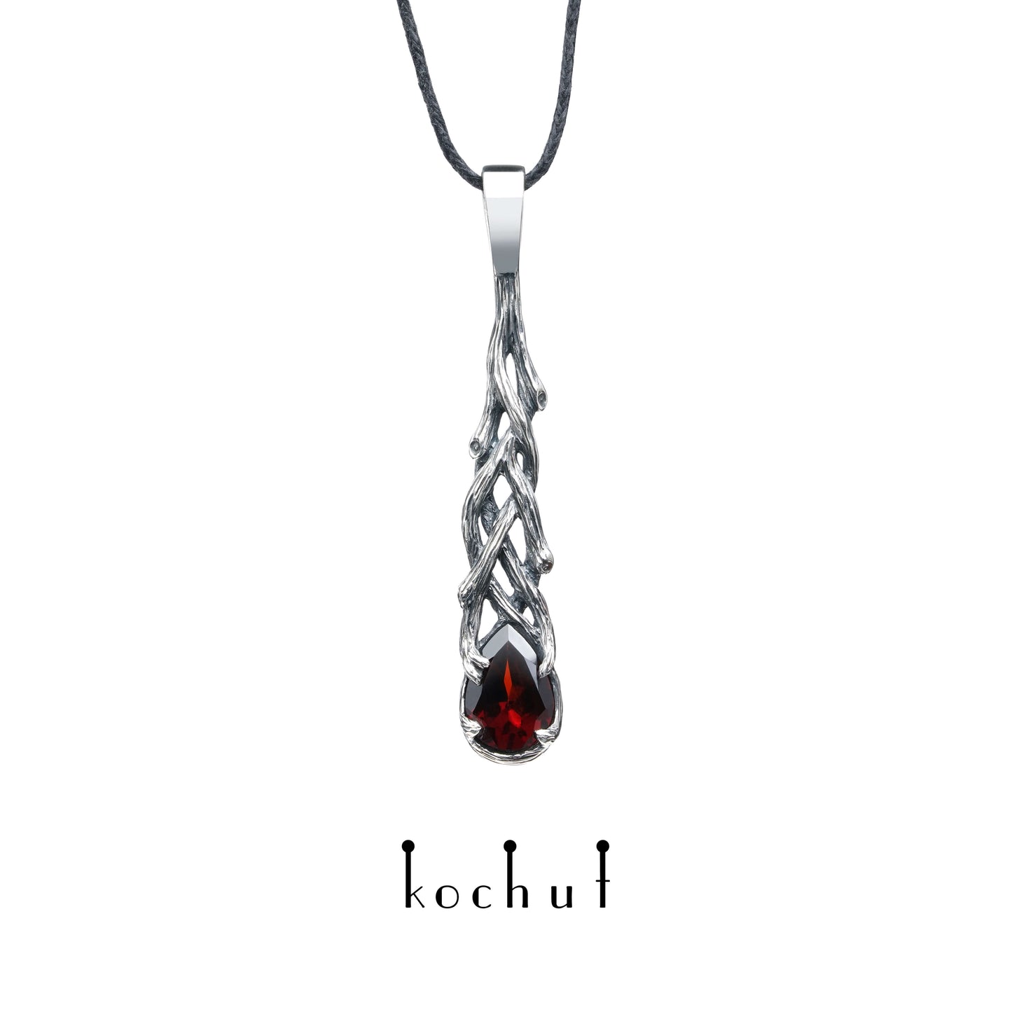 Galadriel — Anhänger aus oxidiertem Silber mit Granat