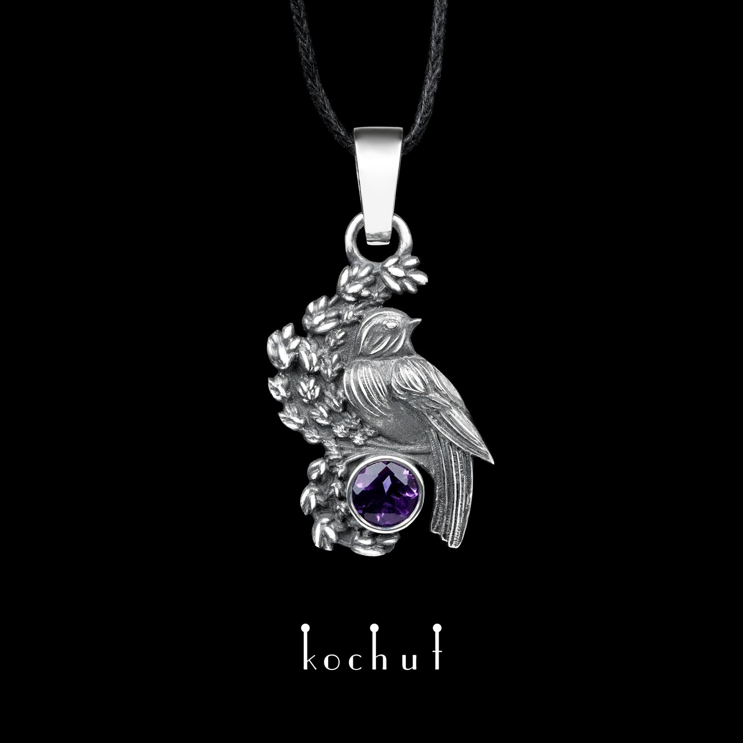 Vogel auf einem Lavendelzweig — Anhänger aus oxidiertem Silber mit Amethyst