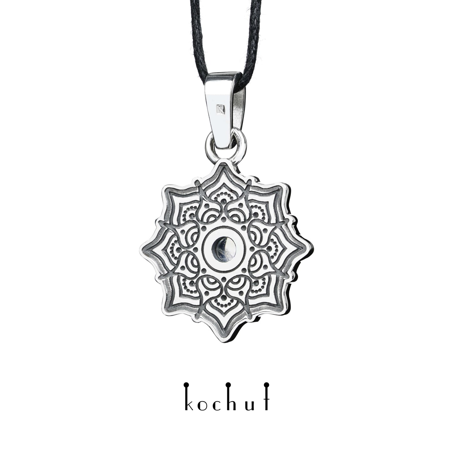 Mandala — Anhänger aus oxidiertem Silber mit Mondstein