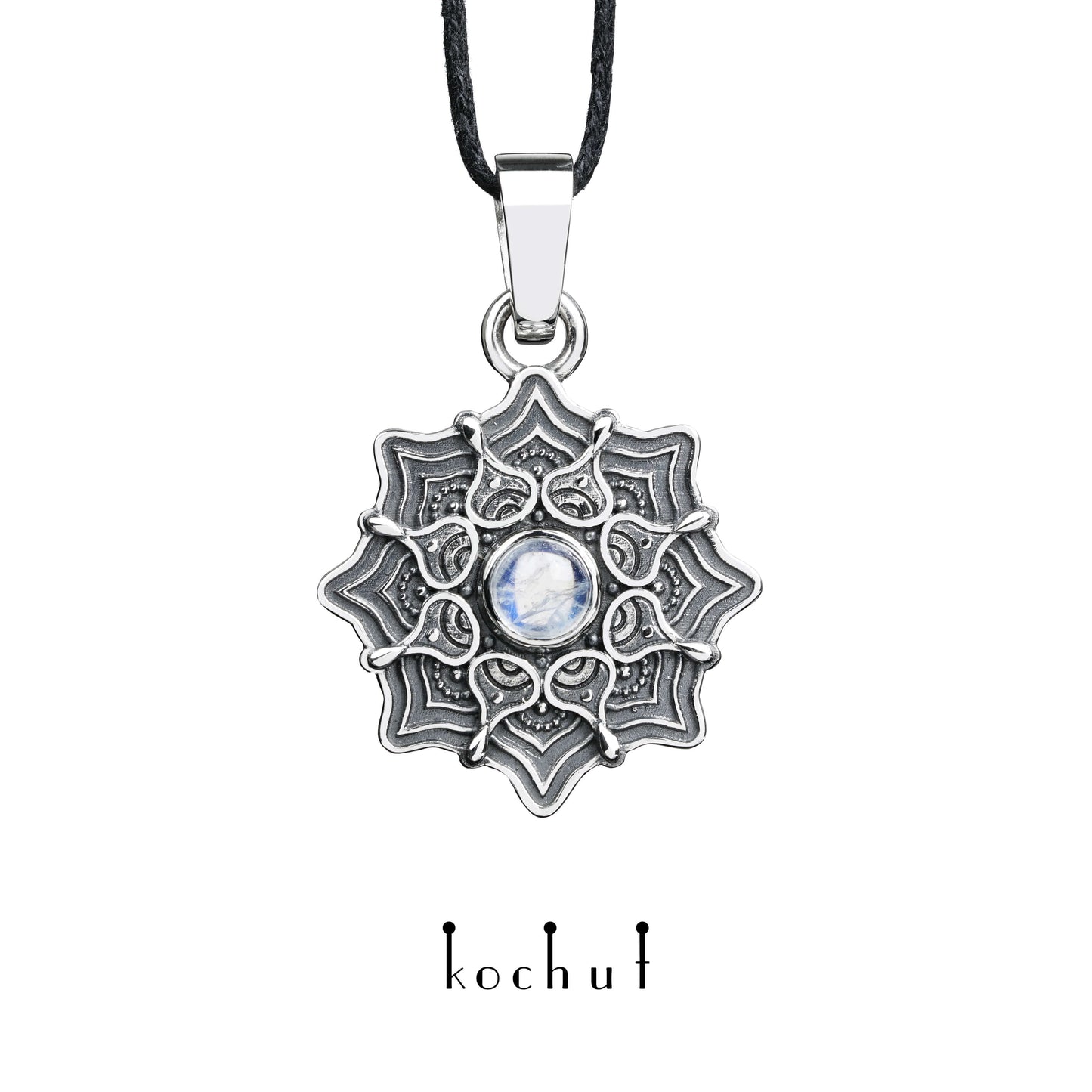 Mandala — Anhänger aus oxidiertem Silber mit Mondstein