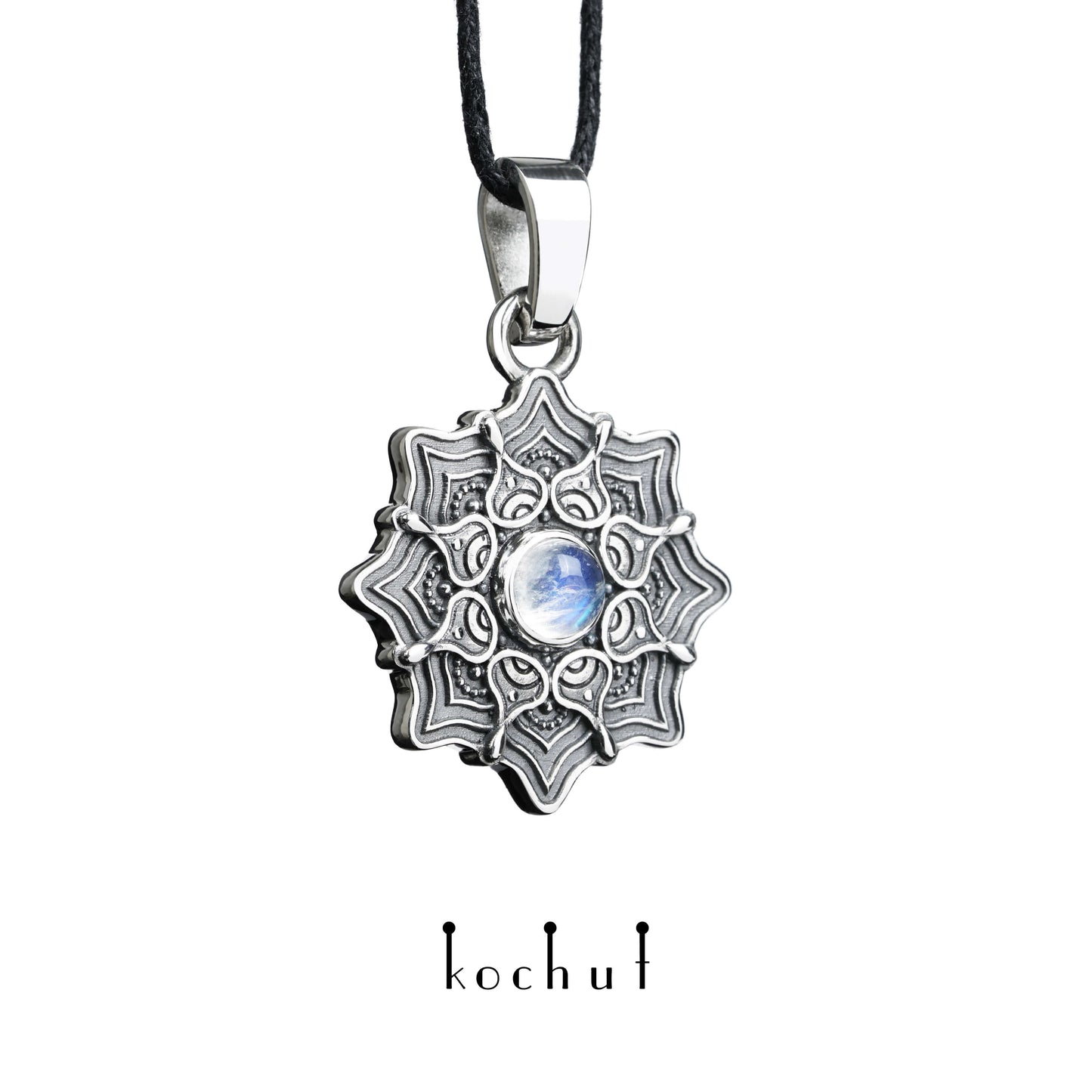 Mandala — Anhänger aus oxidiertem Silber mit Mondstein